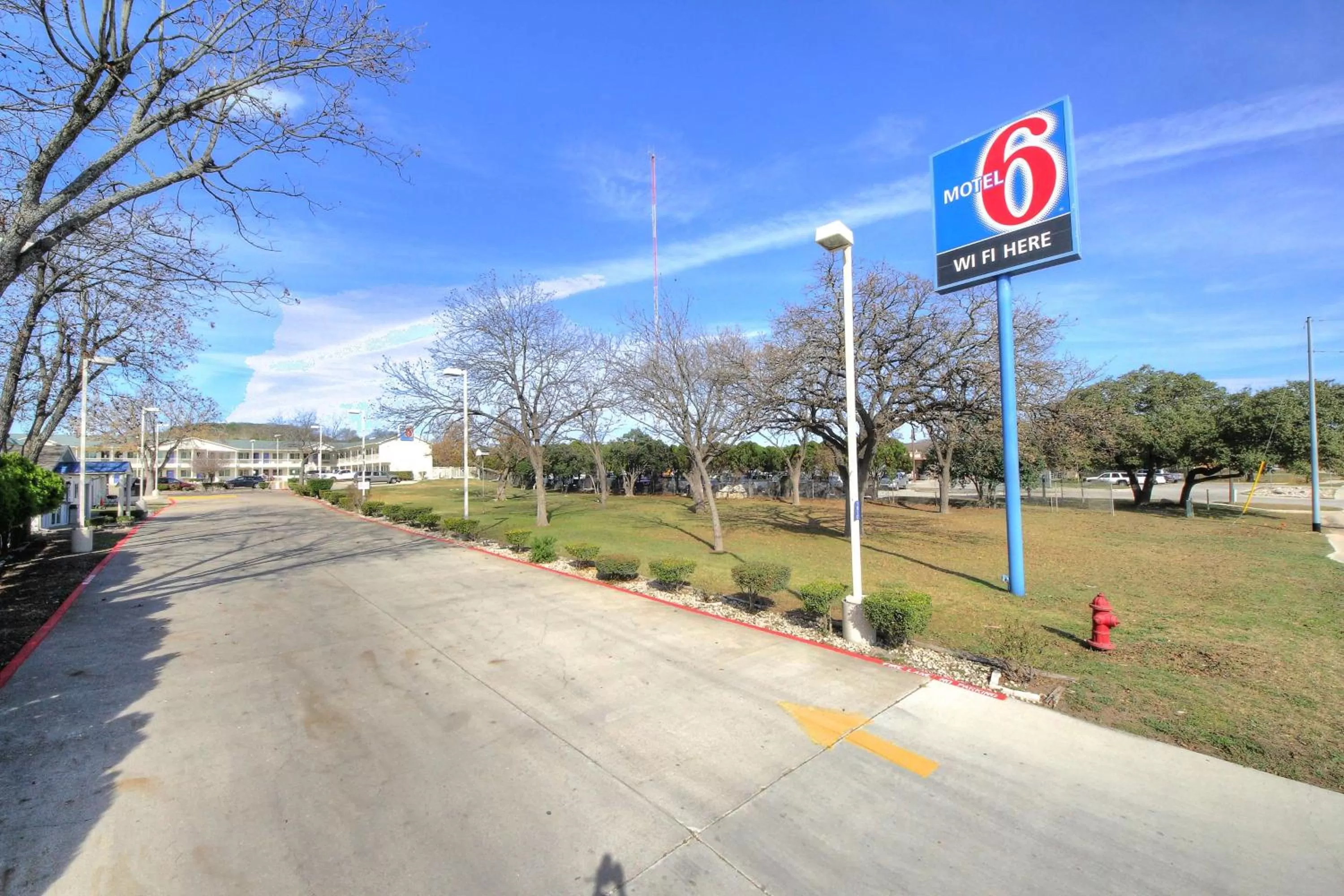 Property building in Motel 6-Kerrville, TX