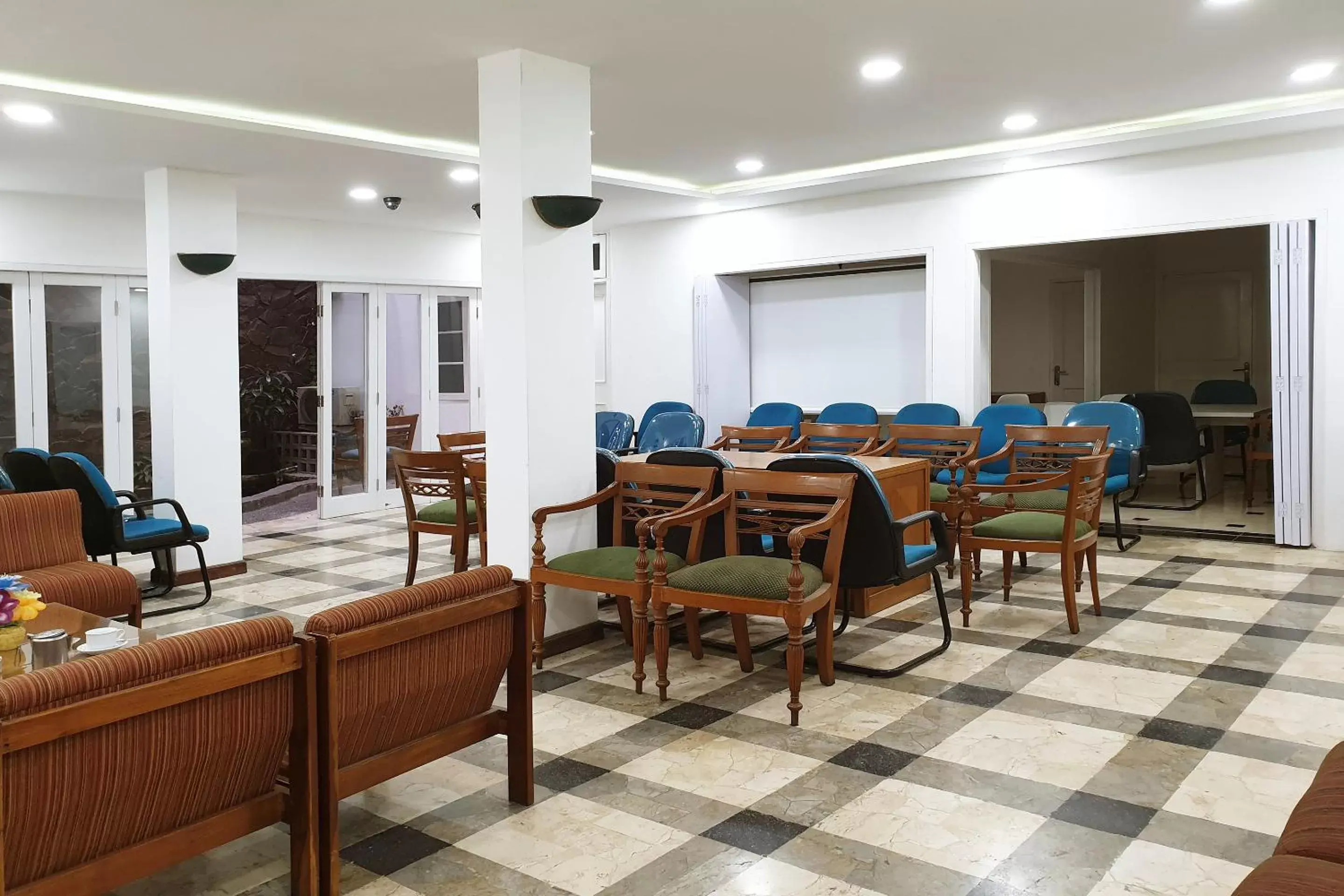 Meeting/conference room in SUPER OYO Collection O 1452 Hotel Utari