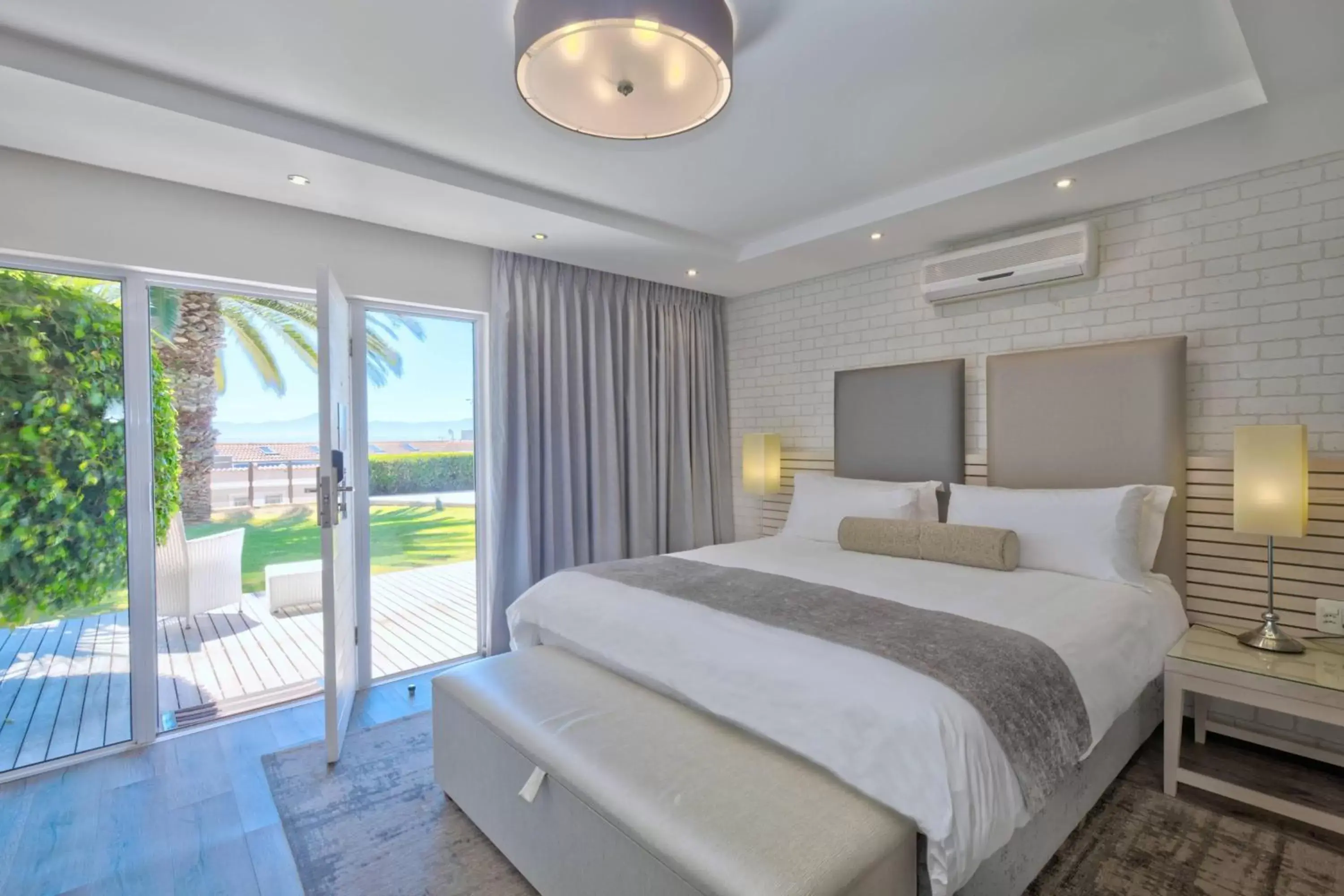 Photo of the whole room, Bed in Protea Hotel by Marriott Mossel Bay