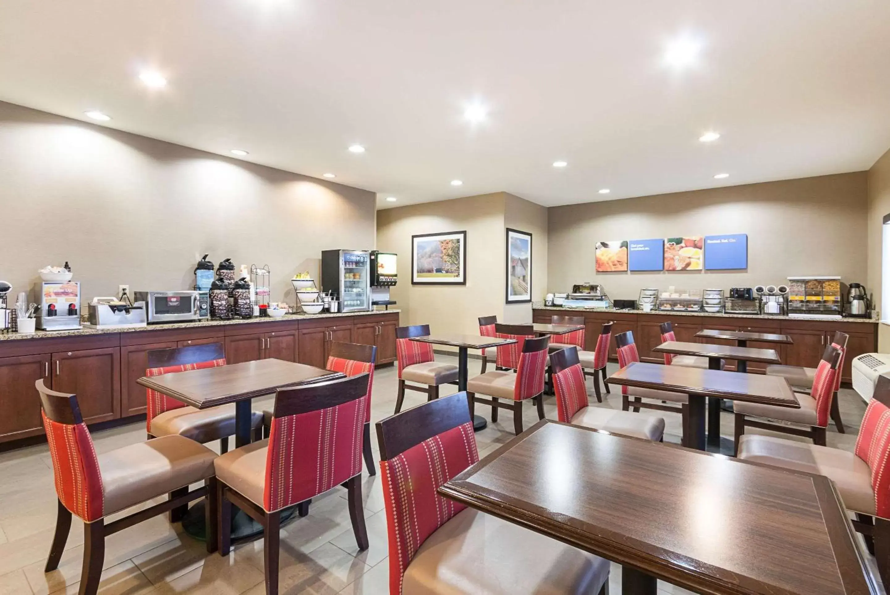 Restaurant/Places to Eat in Comfort Inn Barboursville near Huntington Mall area