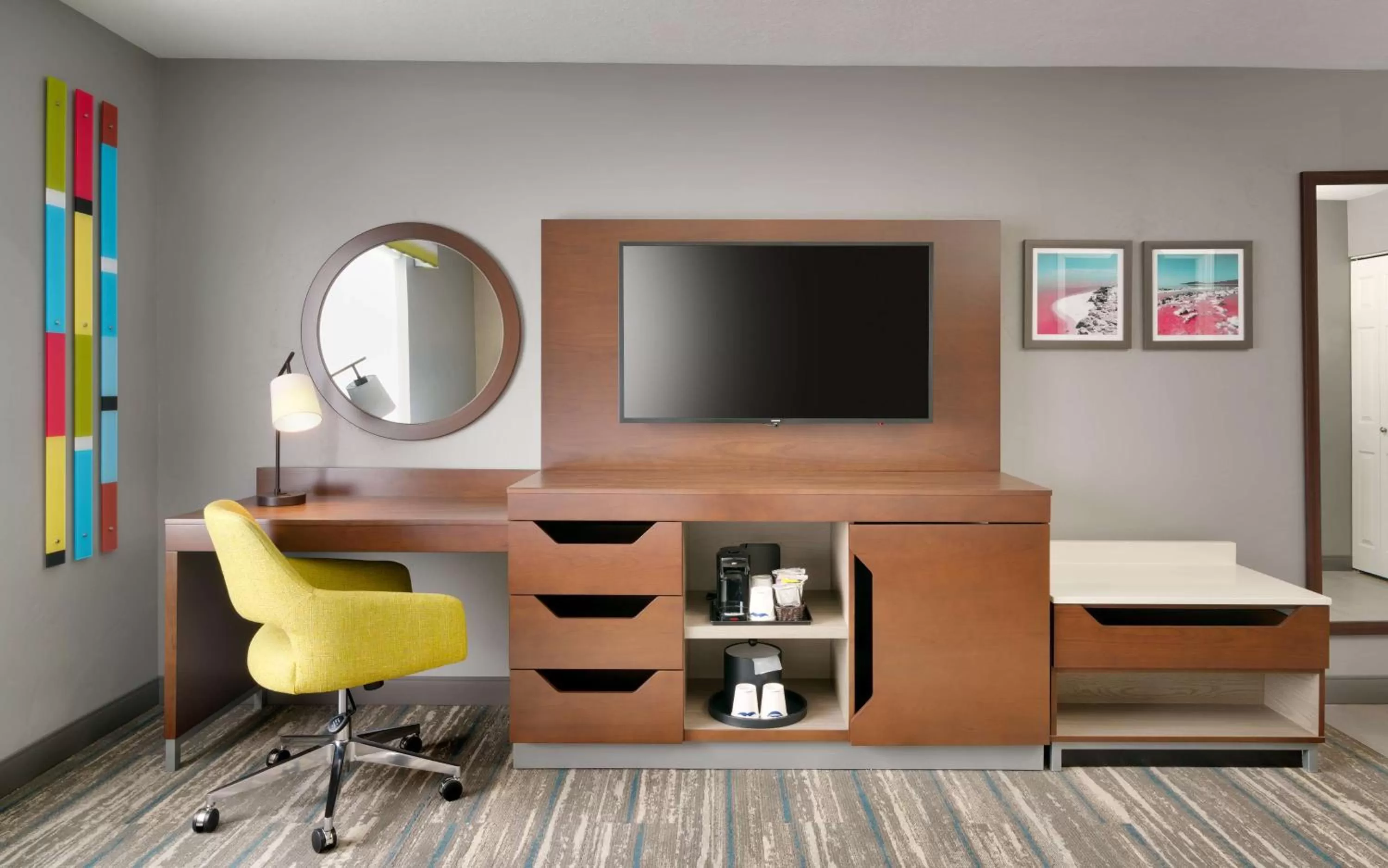 Bedroom in Hampton Inn & Suites Salt Lake City Airport