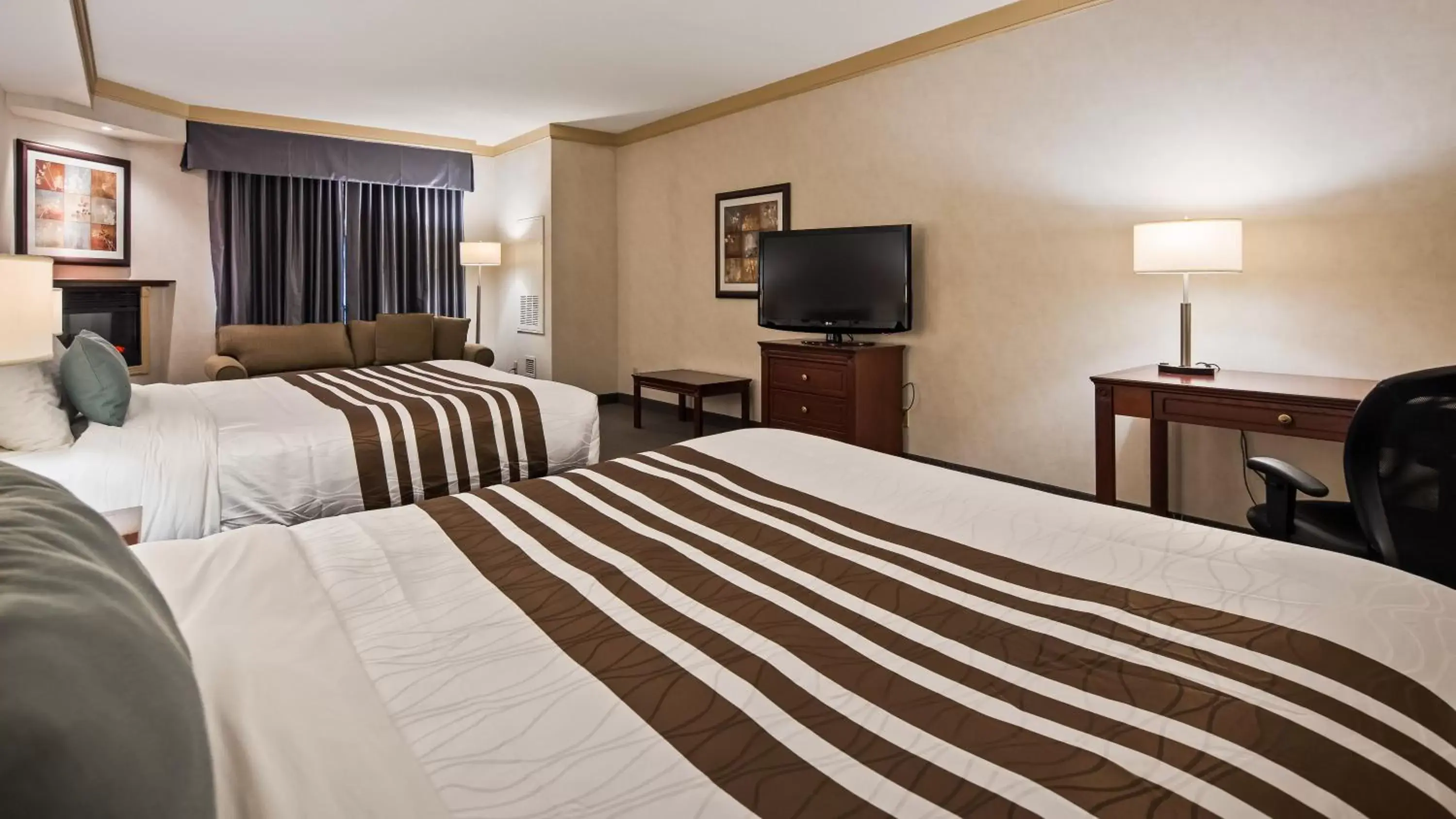 Bed in Best Western Brantford Hotel and Conference Centre