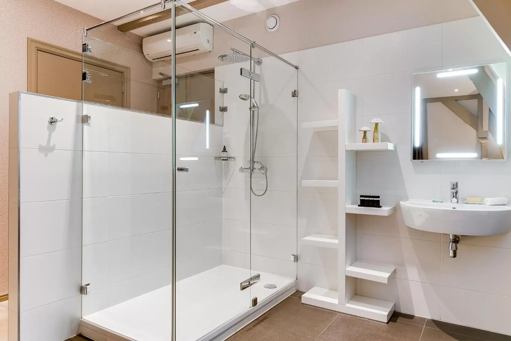 Shower, Bathroom in Brasss Hotel Suites