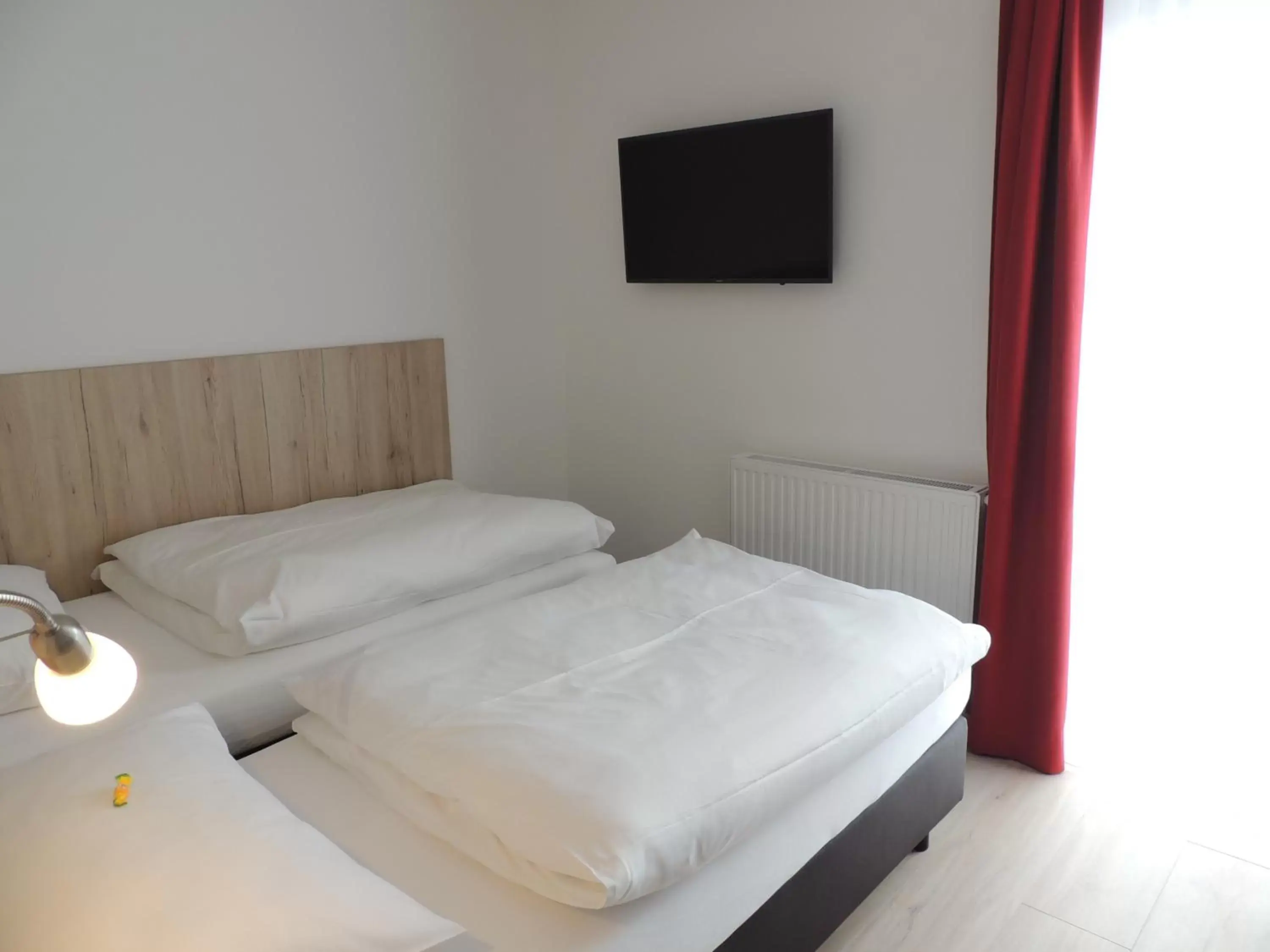 Double Room - Disability Access in AVIA Motel Bisamberg Double Room - Disability Access in AVIA Motel Bisamberg