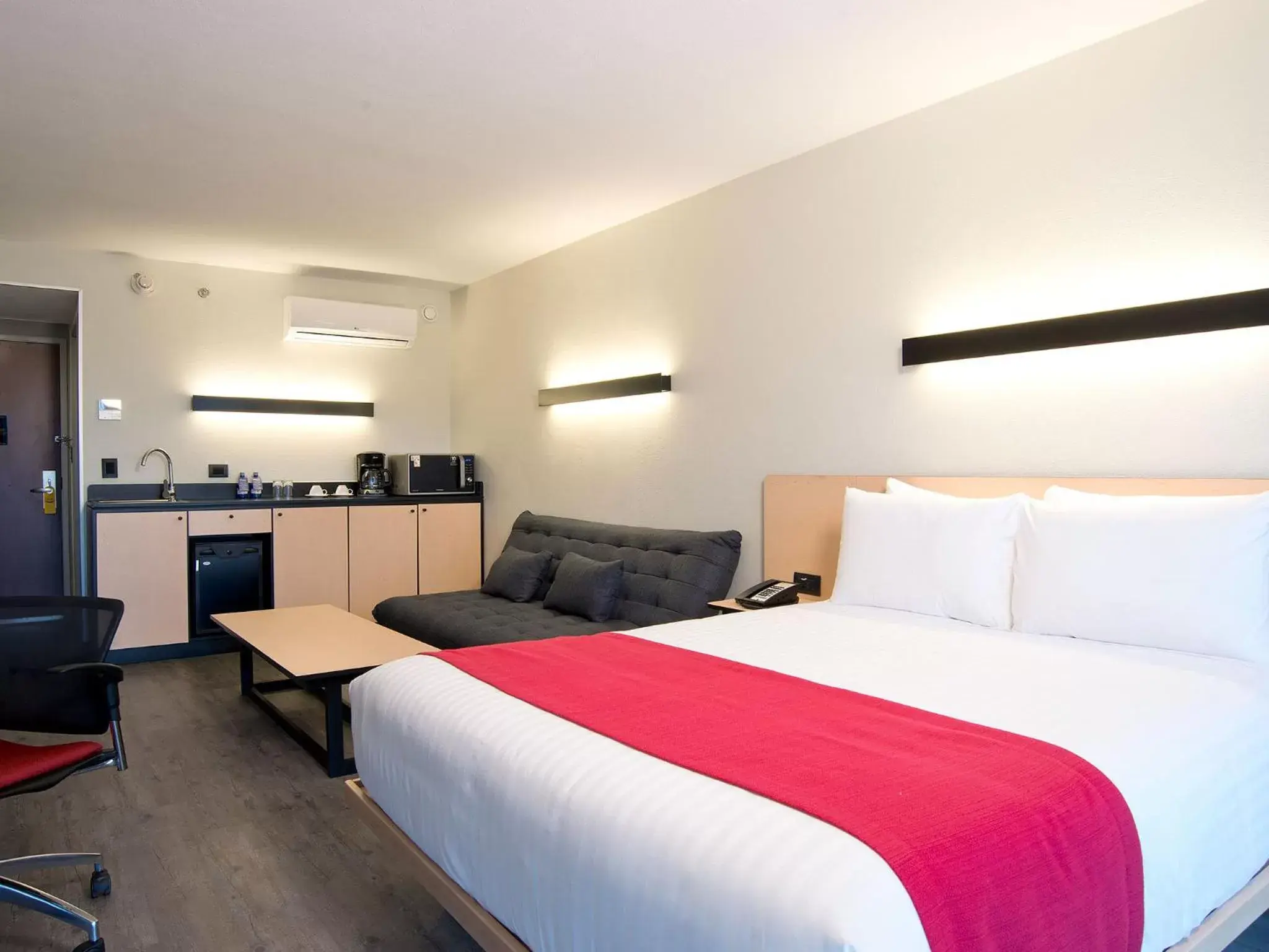 Bedroom, Bed in City Express by Marriott Santiago Aeropuerto