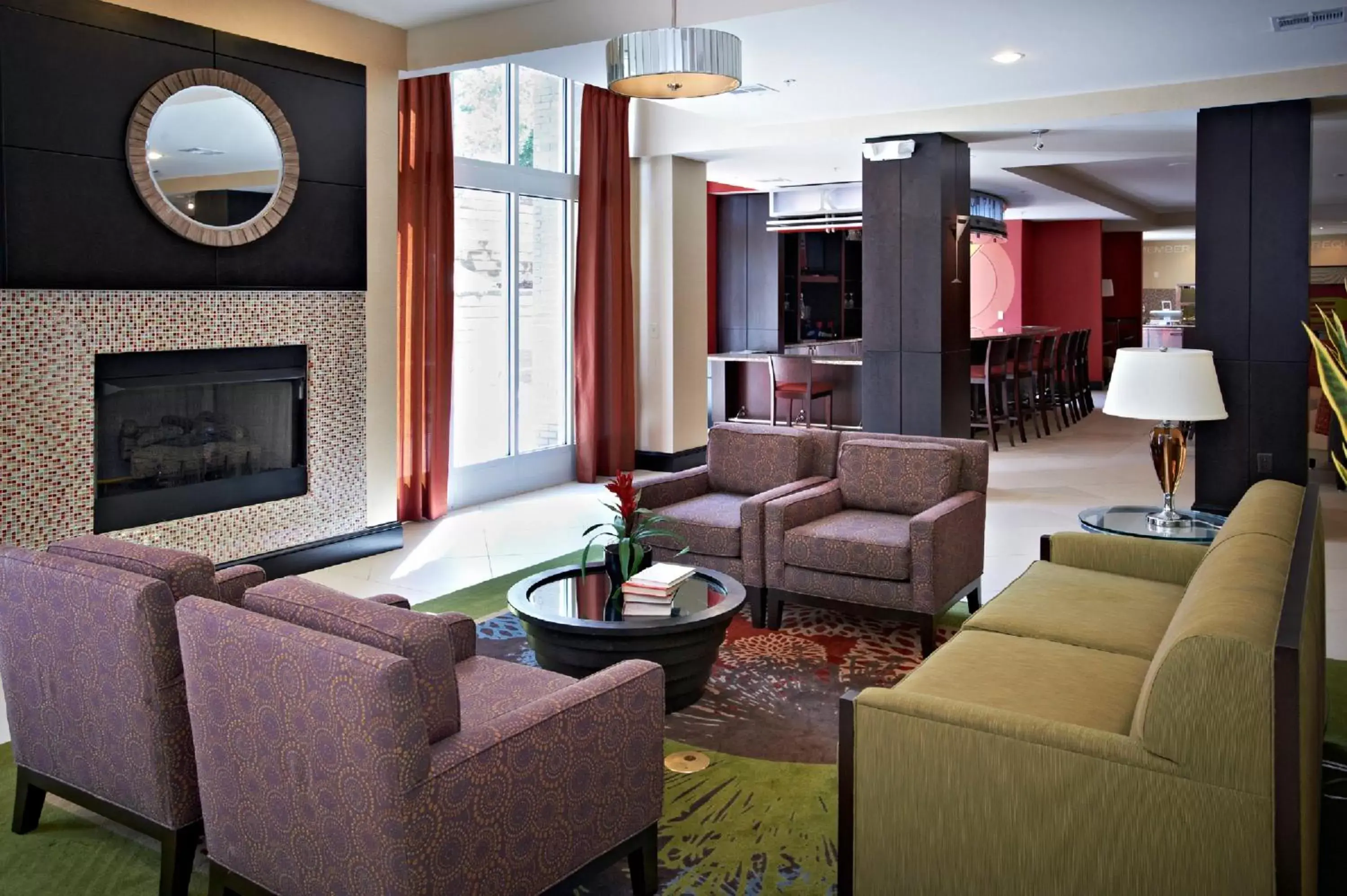 Lounge or bar, Seating Area in Holiday Inn Birmingham - Hoover, an IHG Hotel