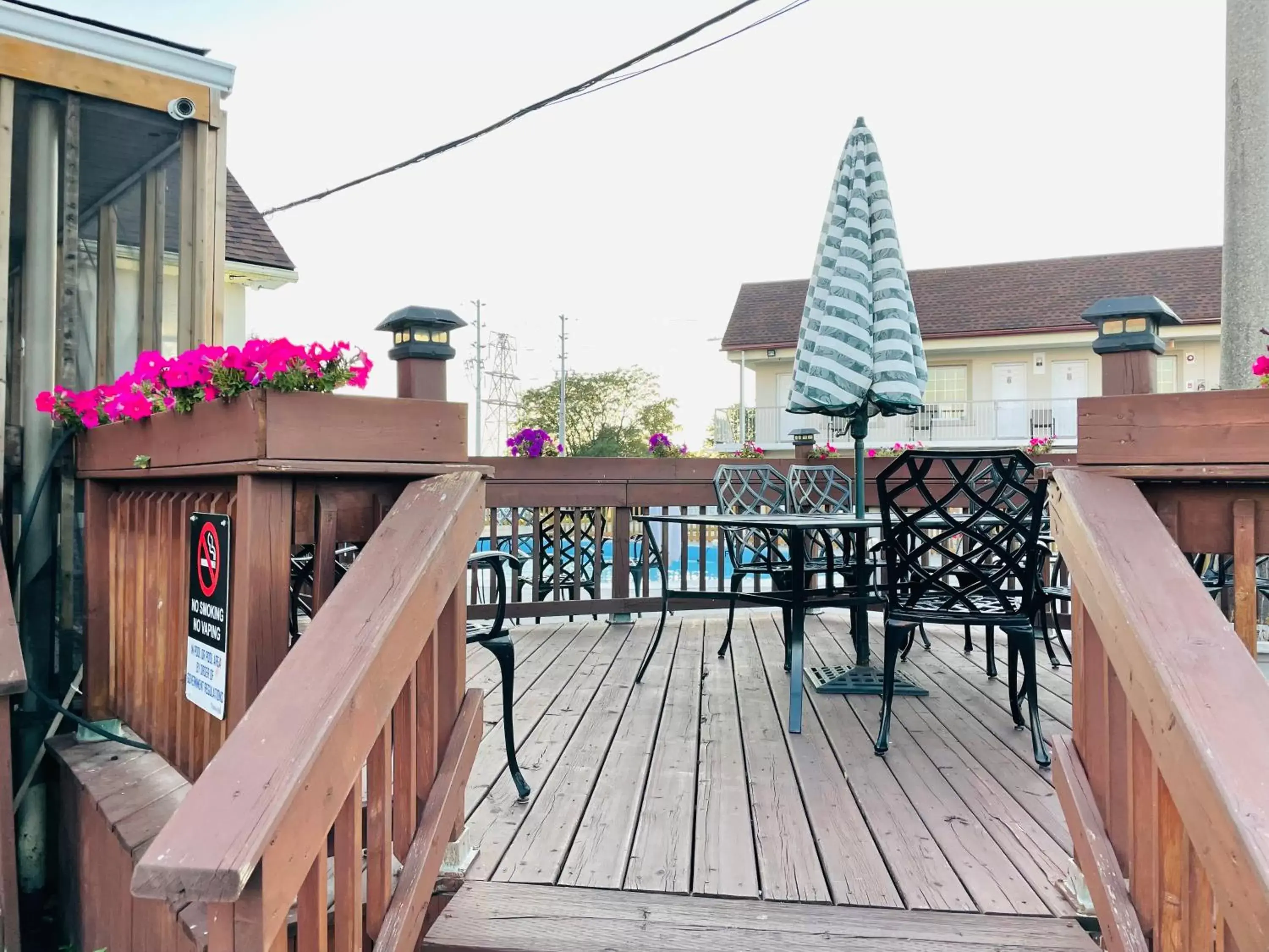 Swimming pool, Balcony/Terrace in Falls Lodge by the Falls (Formerly Knights Inn)