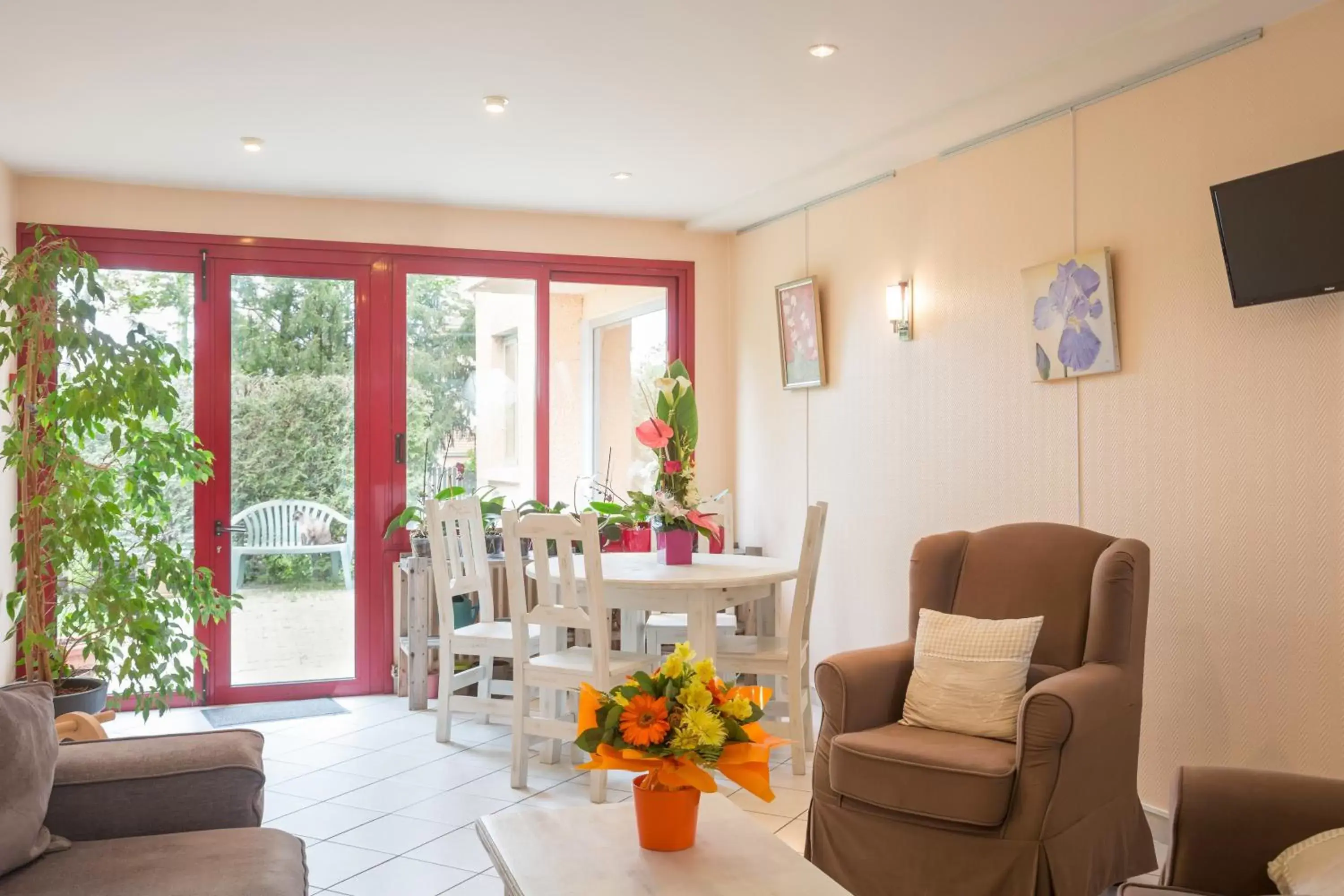 Living room, Seating Area in Logis Hôtel La Terrasse Fleurie