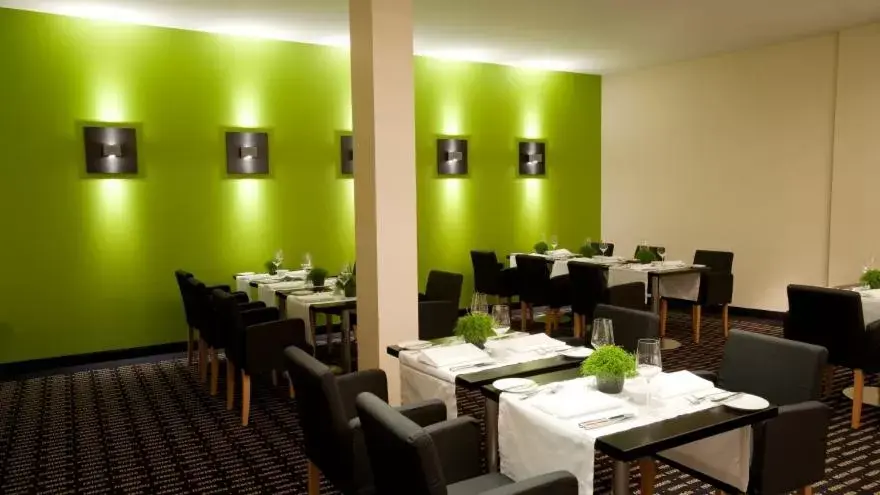 Restaurant/Places to Eat in relexa Hotel Frankfurt am Main (Superior)