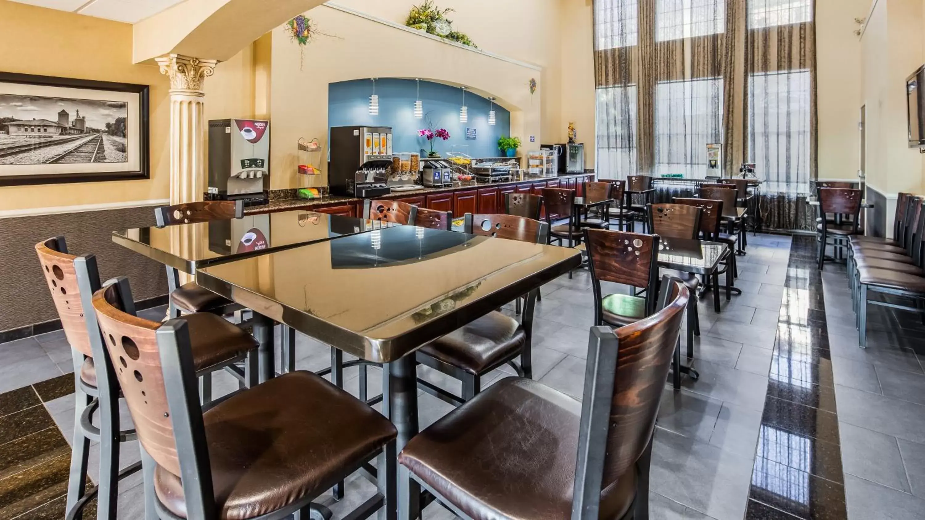 Buffet breakfast, Restaurant/Places to Eat in Best Western Plus Cutting Horse Inn & Suites