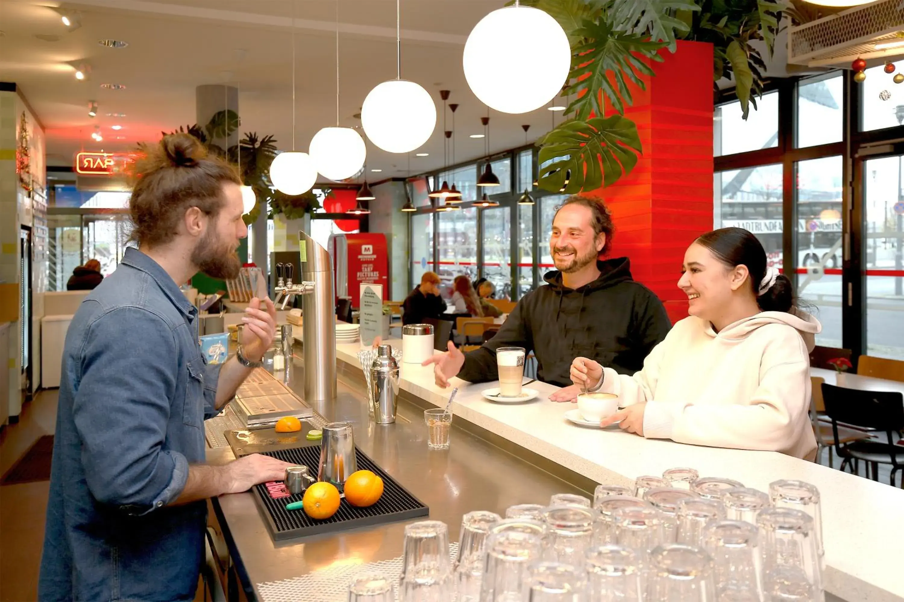 Lounge or bar in MEININGER Hotel Berlin Hauptbahnhof