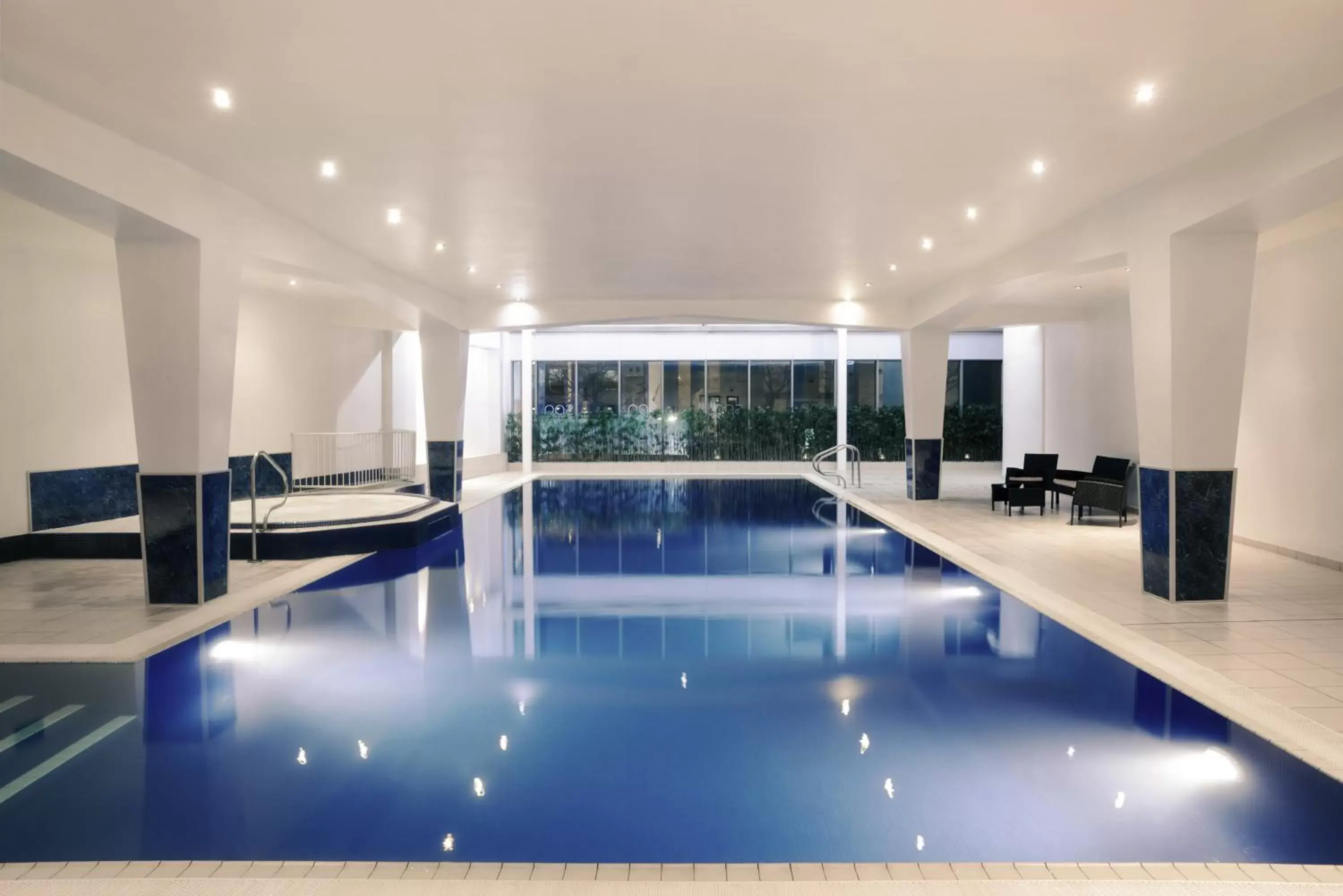 Spa and wellness centre/facilities, Swimming Pool in Mercure Cardiff Holland House Hotel & Spa