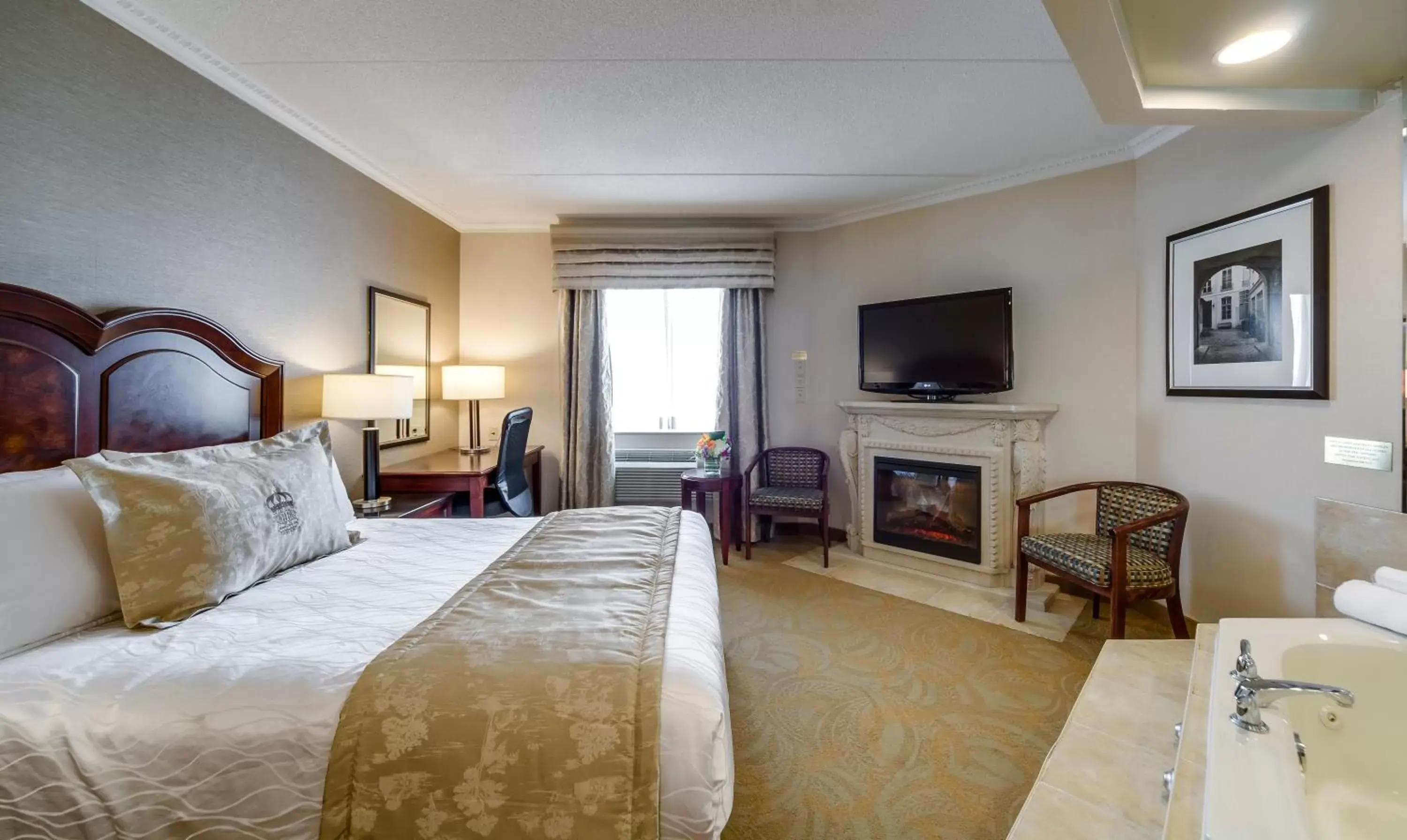 Photo of the whole room, TV/Entertainment Center in Monte Carlo Inn & Suites Downtown Markham