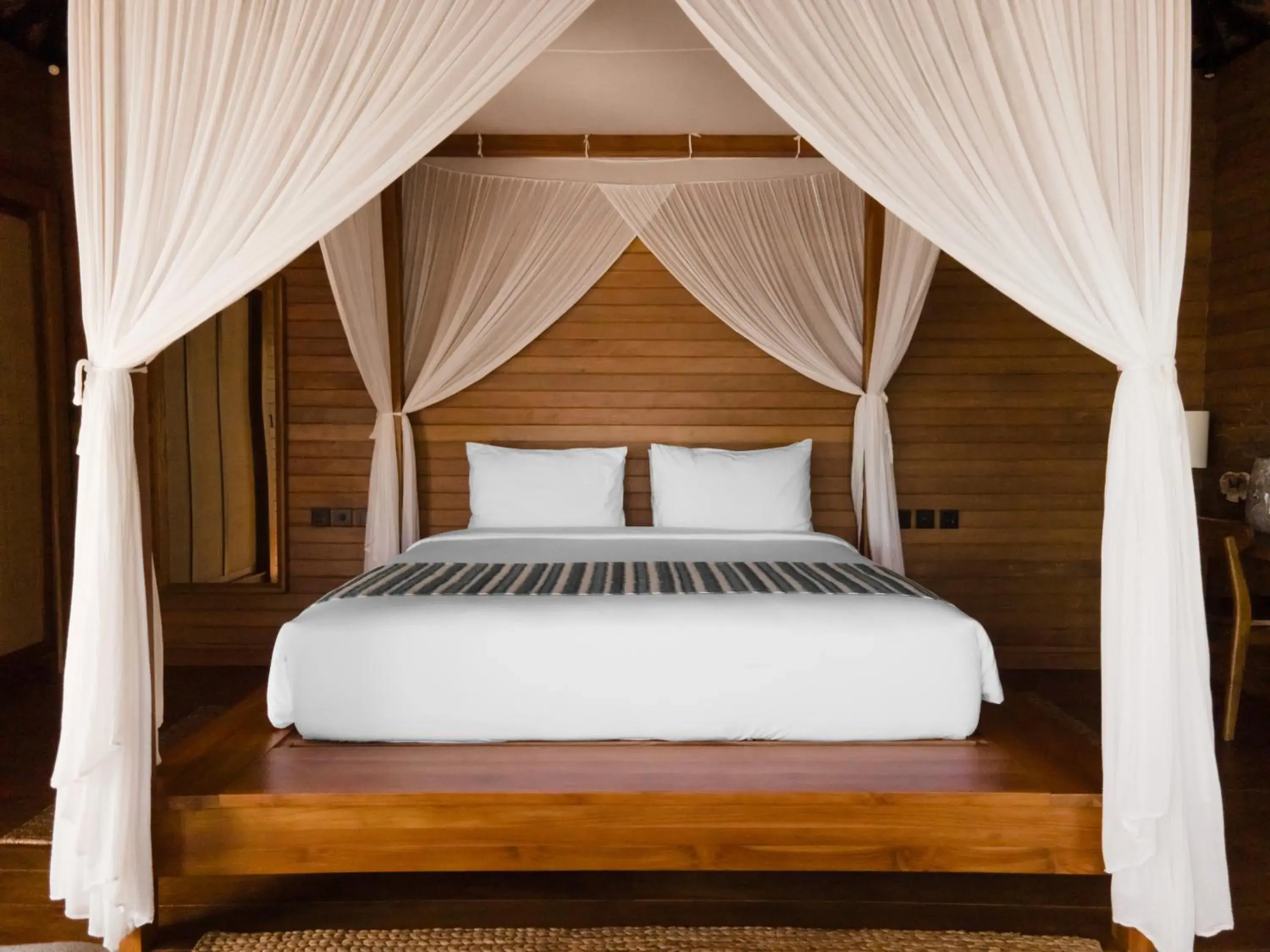 Photo of the whole room, Bed in Menjaga Bay