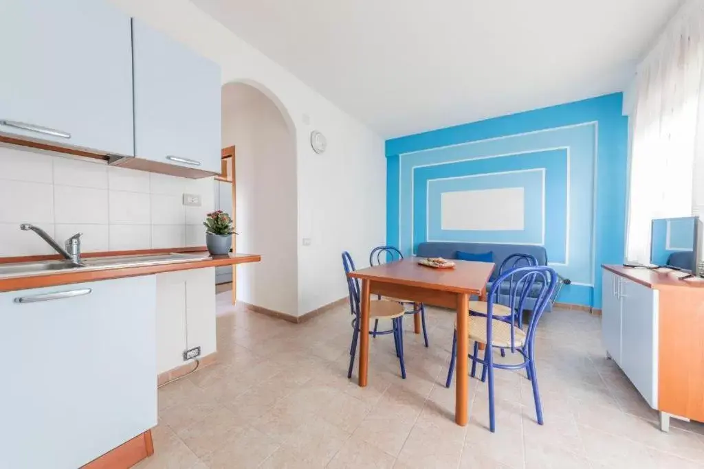 Dining area, Kitchen/Kitchenette in Residence Cylentos