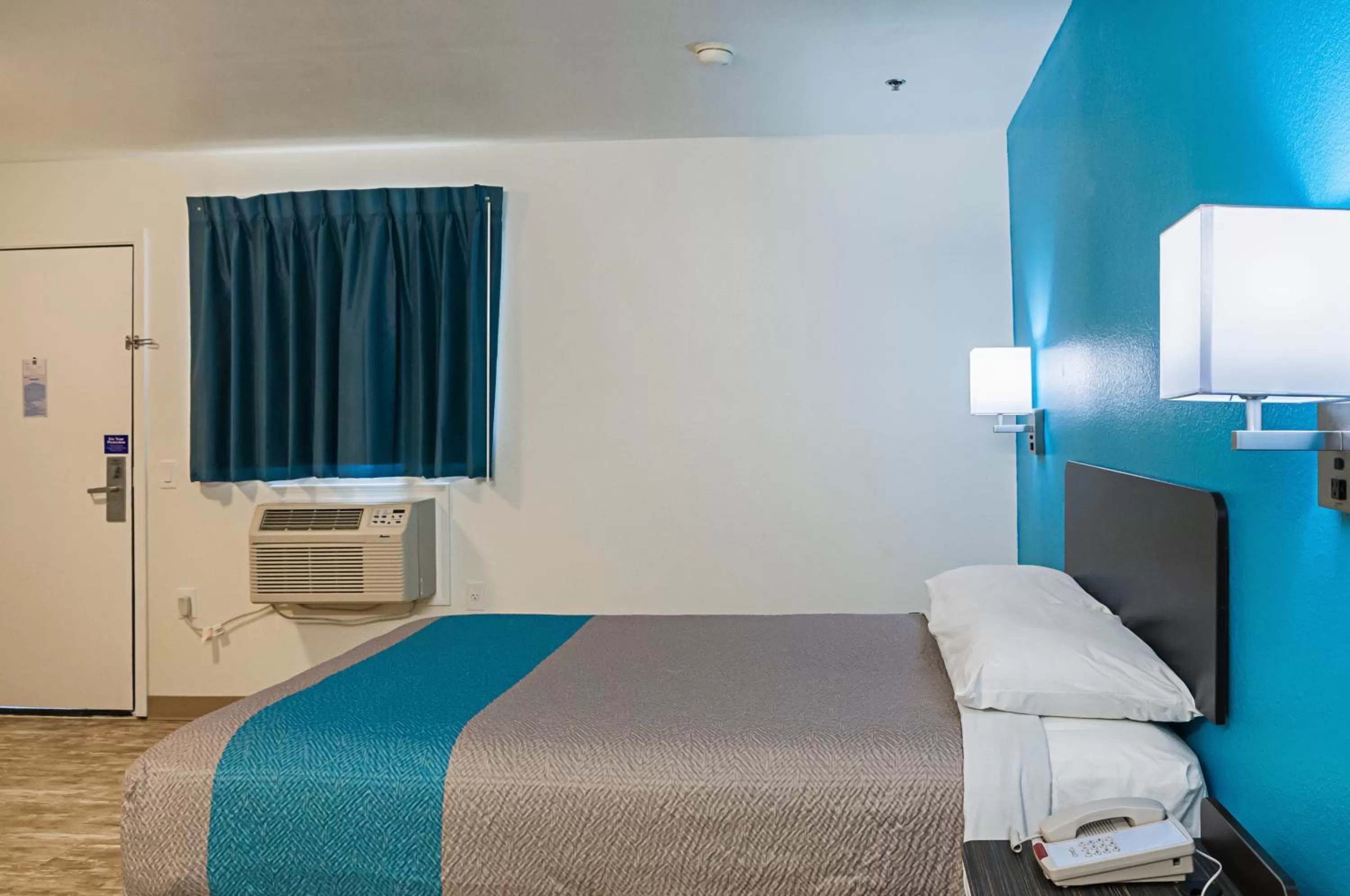 Bedroom, Bed in Motel 6-Bay Saint Louis, MS