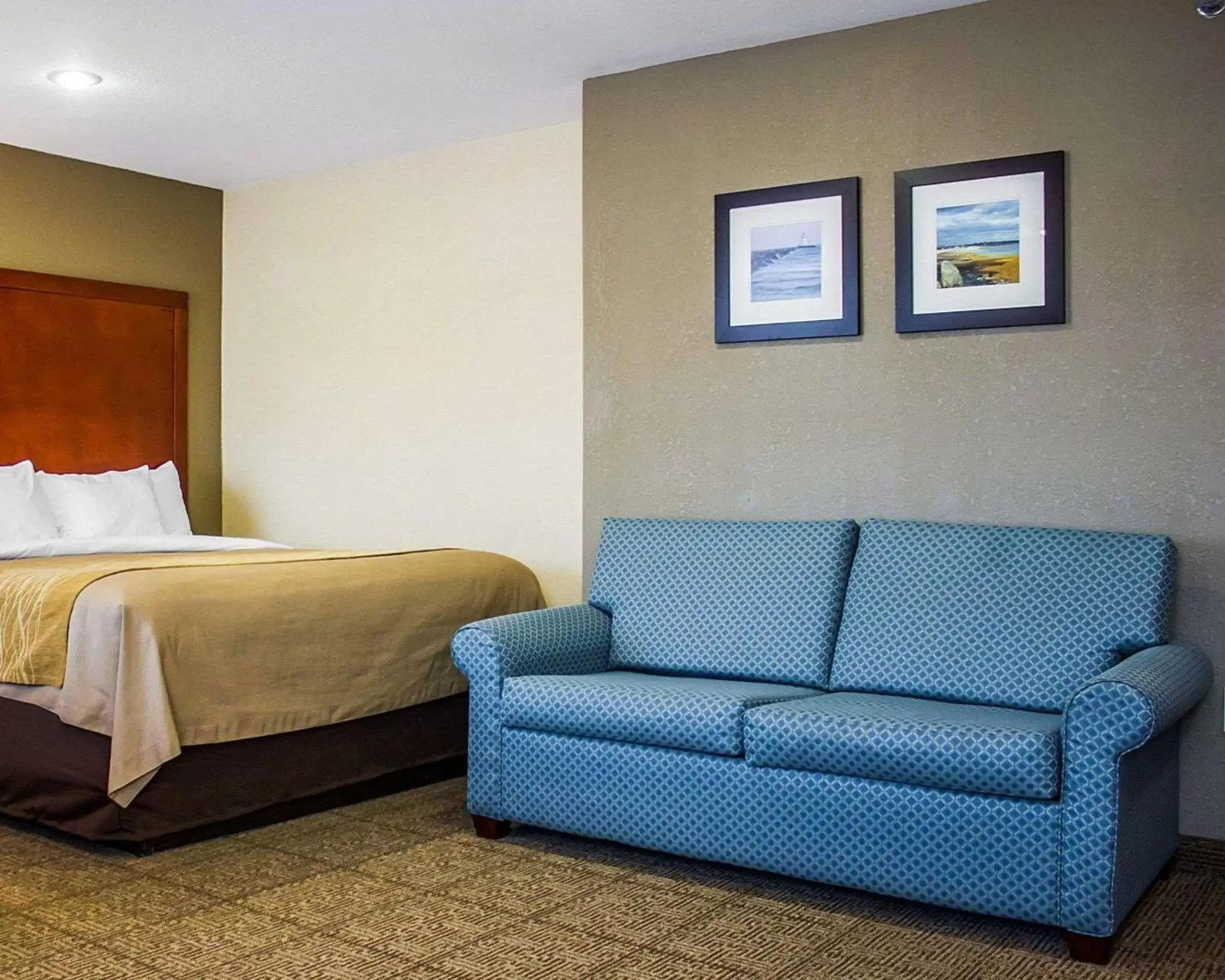 Photo of the whole room in Comfort Inn Guilford near I-95