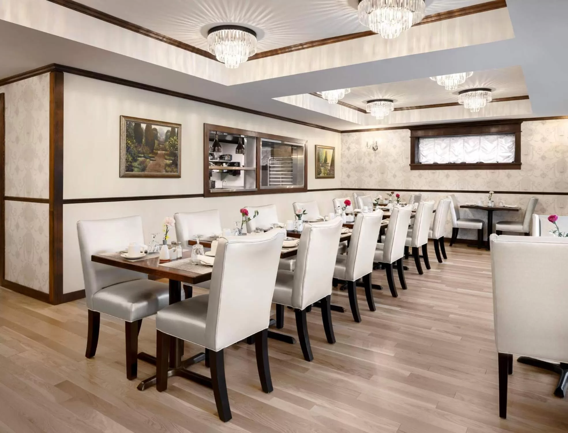 Dining area in Abigail's Hotel