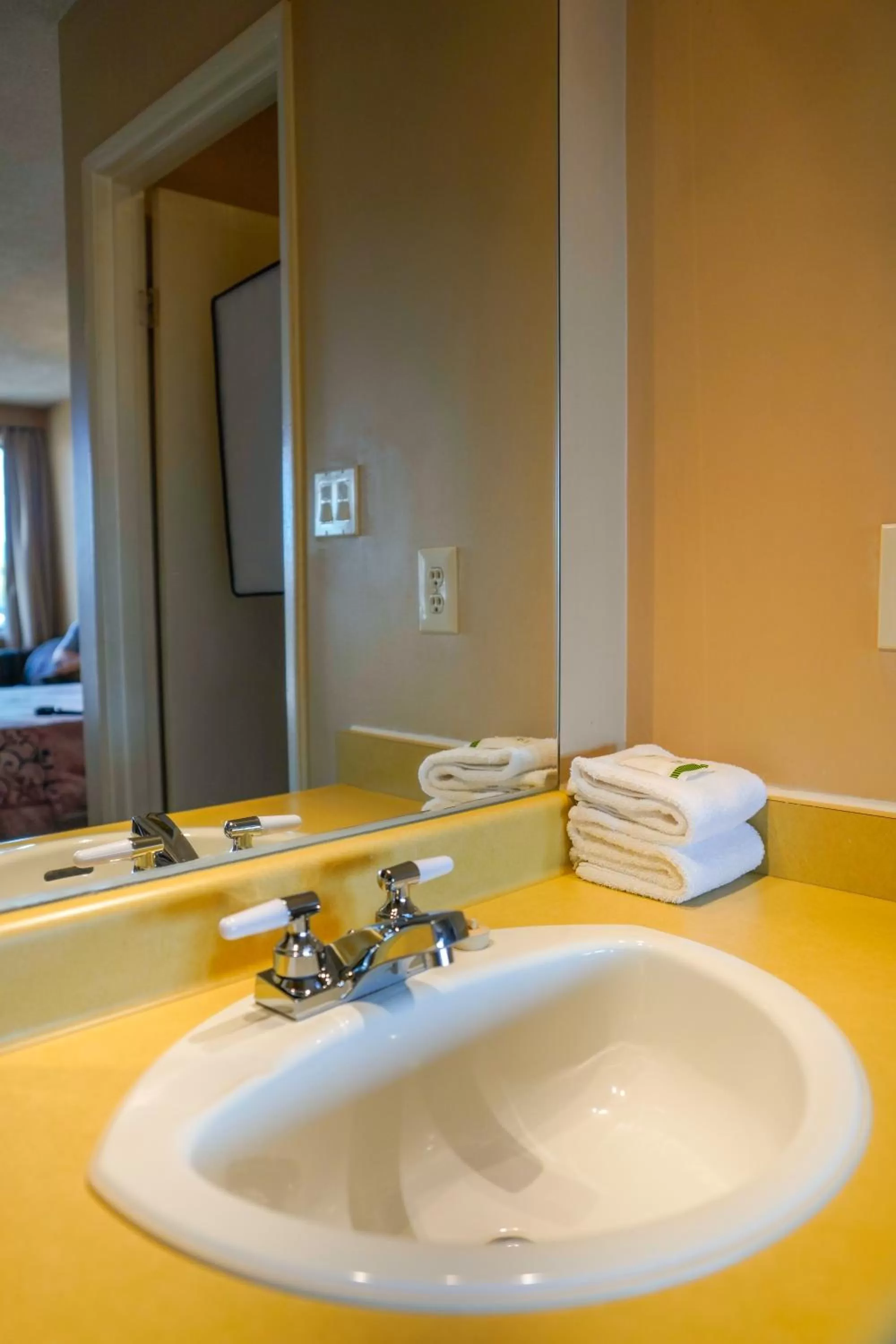 Thunderbird Motor Inn