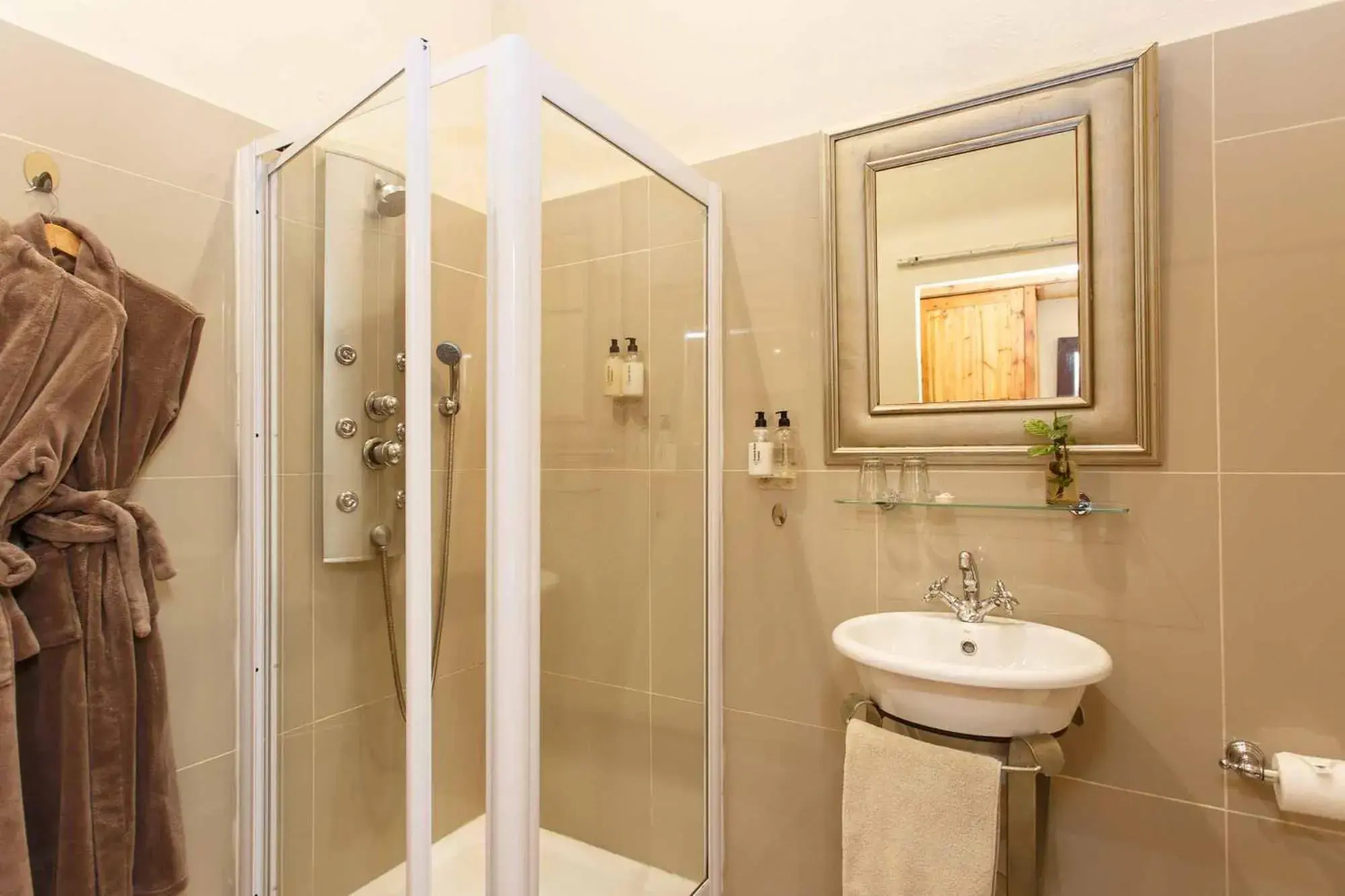 Bathroom in Riverside Guest Lodge