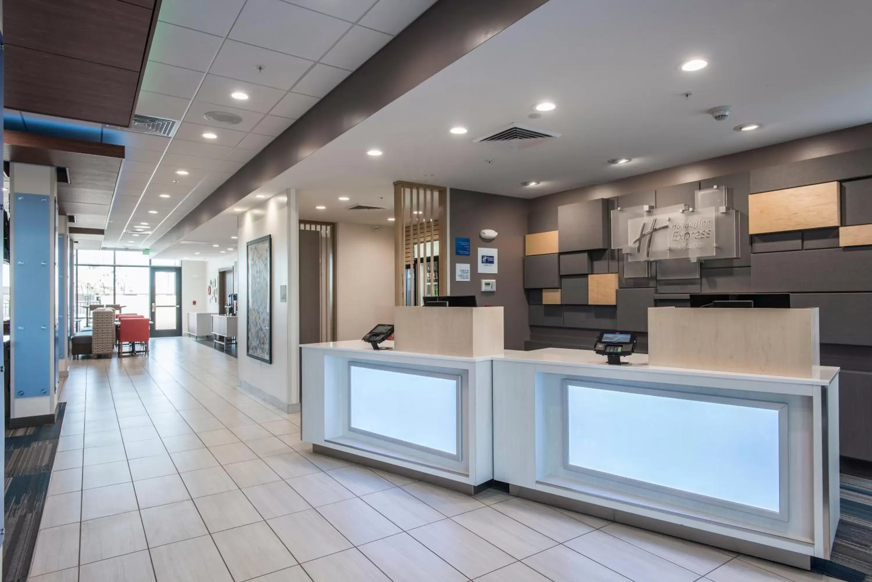 Property building, Lobby/Reception in Holiday Inn Express & Suites - Phoenix North - Happy Valley, an IHG Hotel