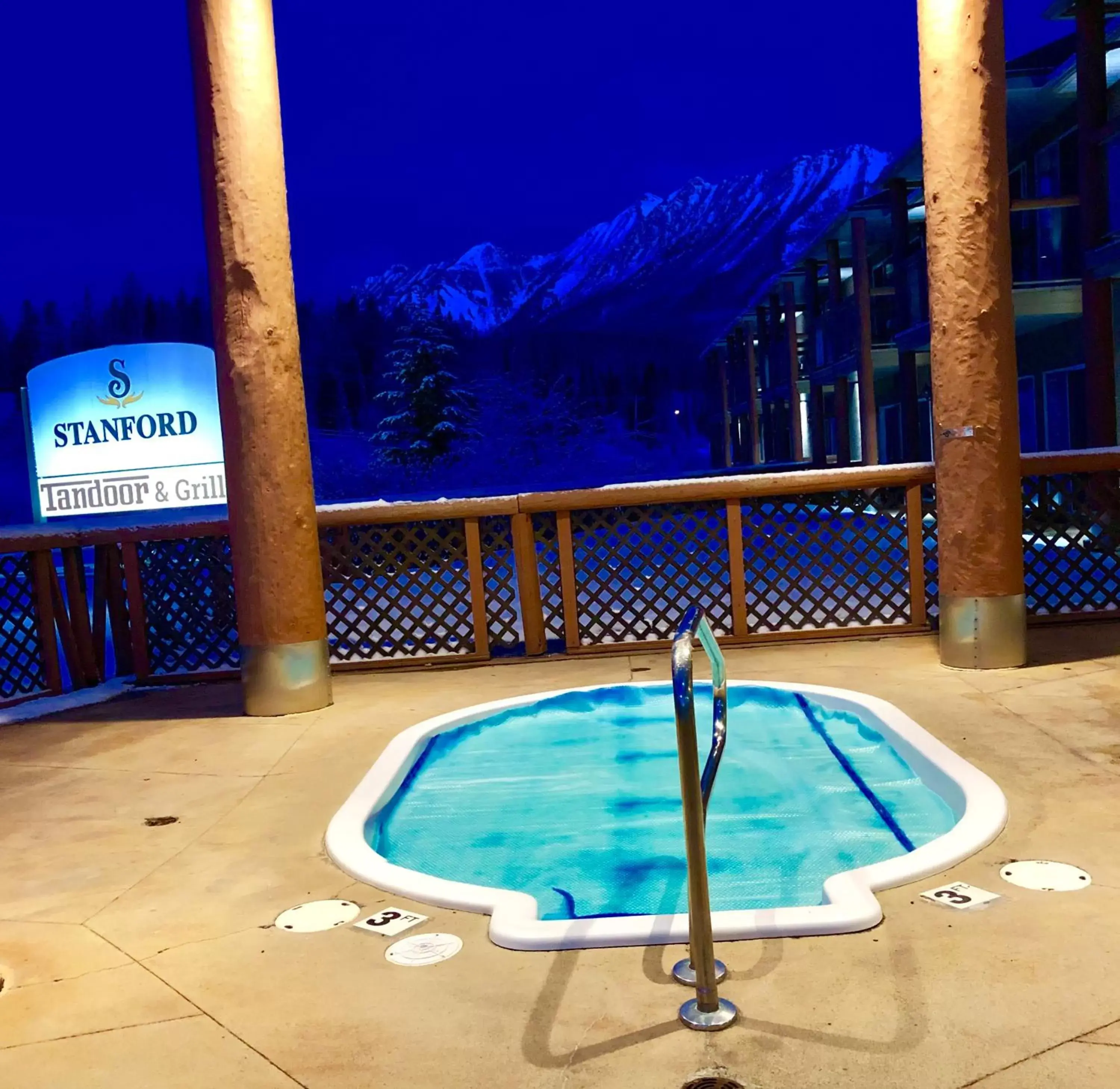 Swimming Pool in Fernie Stanford Resort