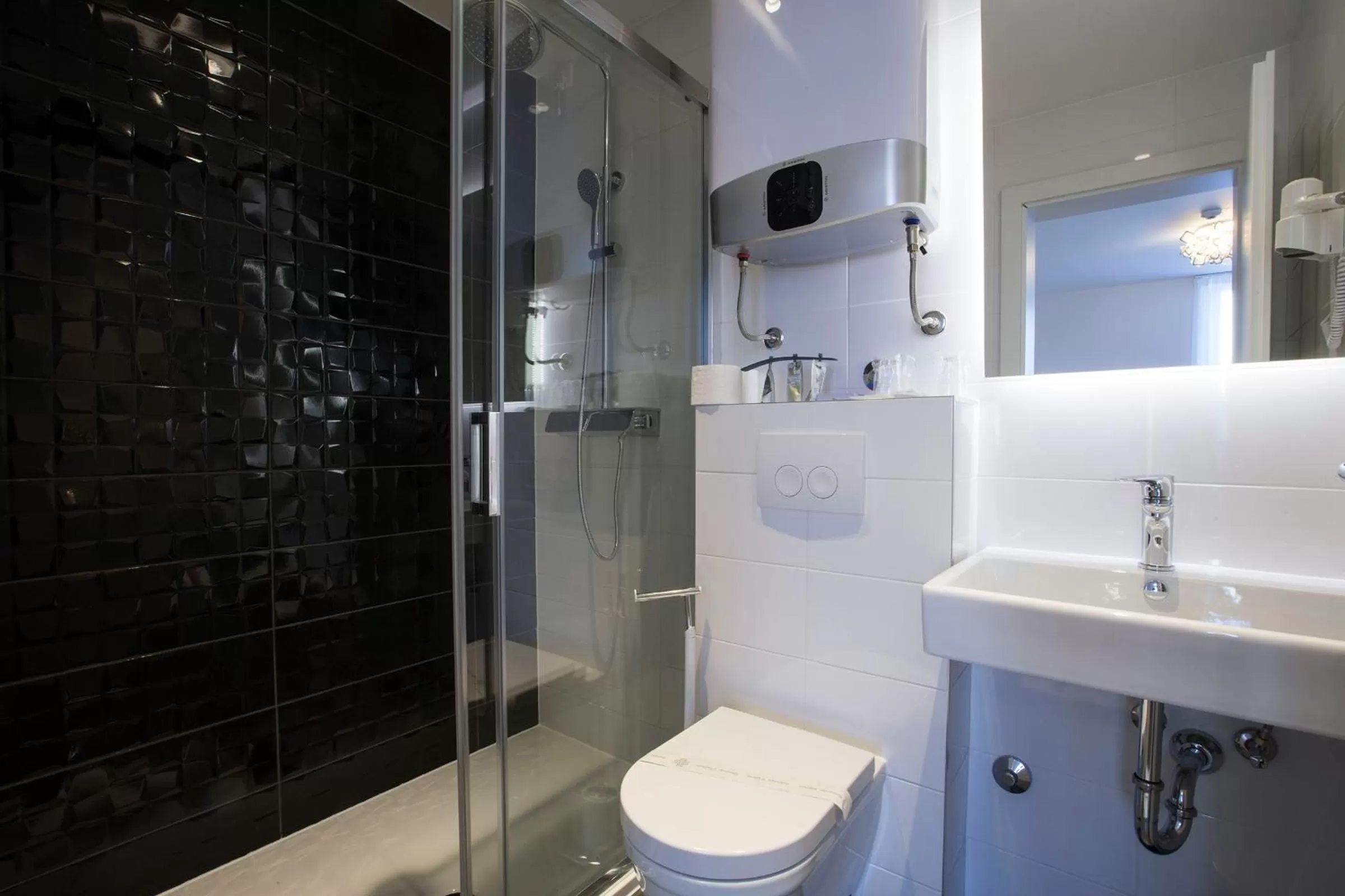 Shower in B Gold Luxury rooms B&B