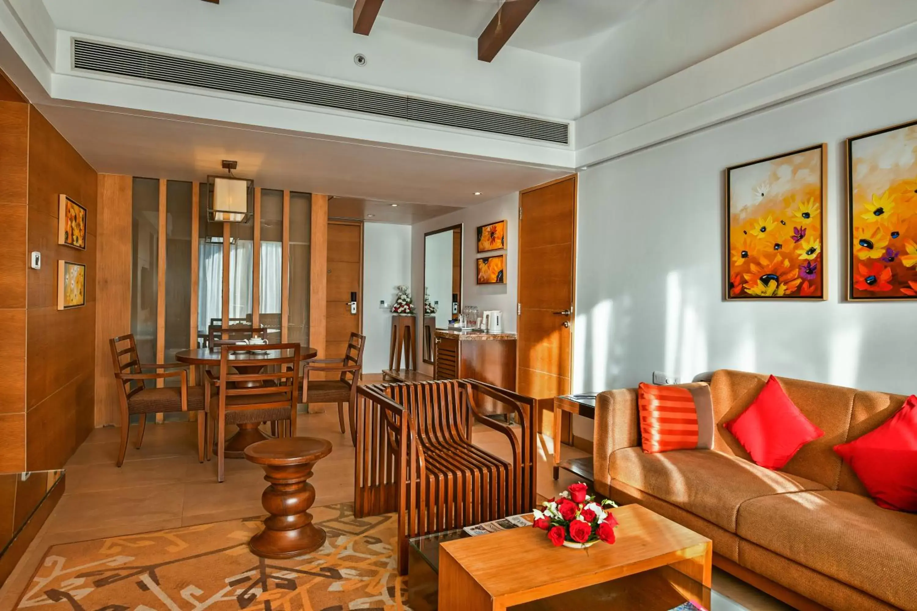 Living room, Restaurant/Places to Eat in Fariyas Resort Lonavala