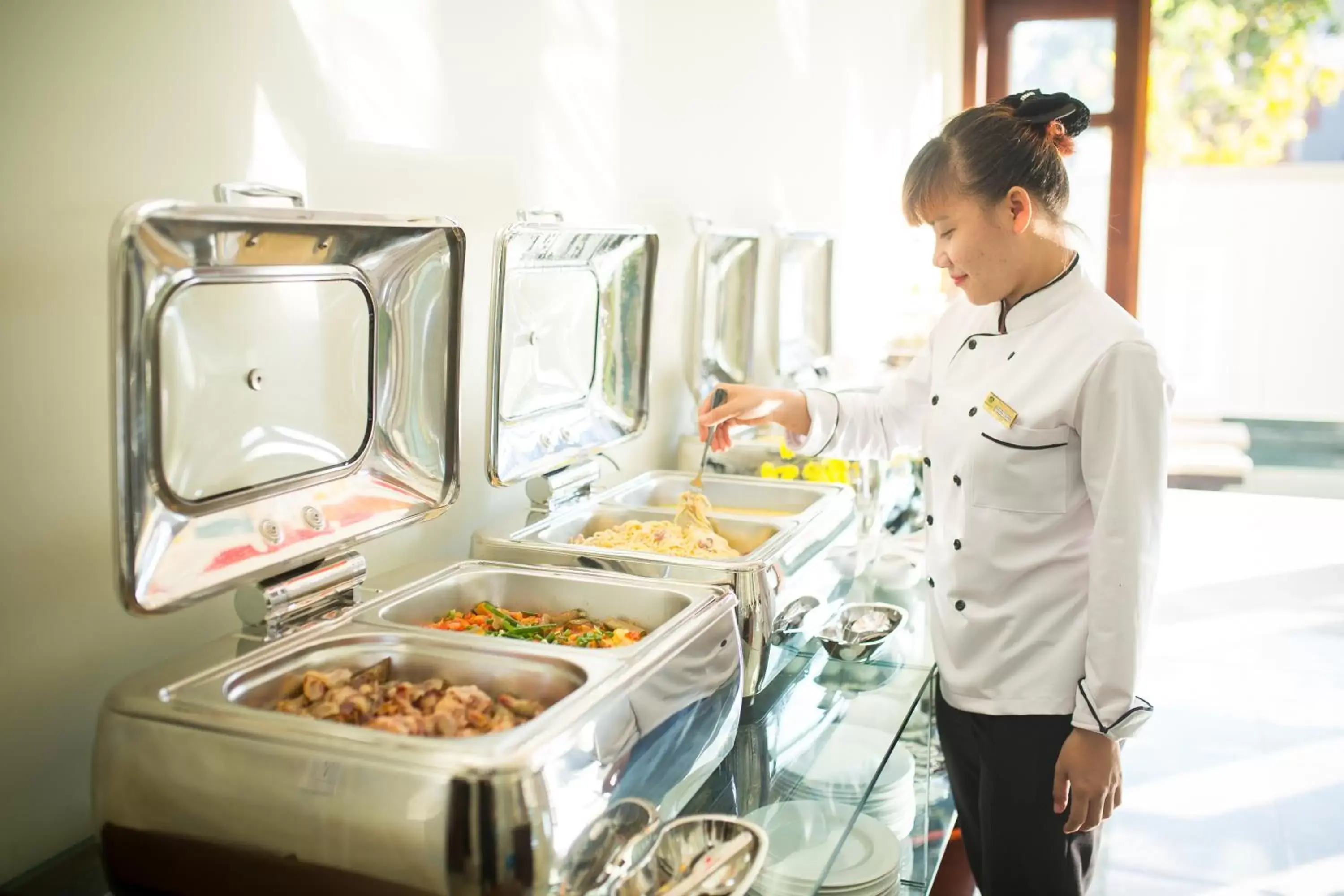 Staff, Food in Hoi An Green Apple Hotel