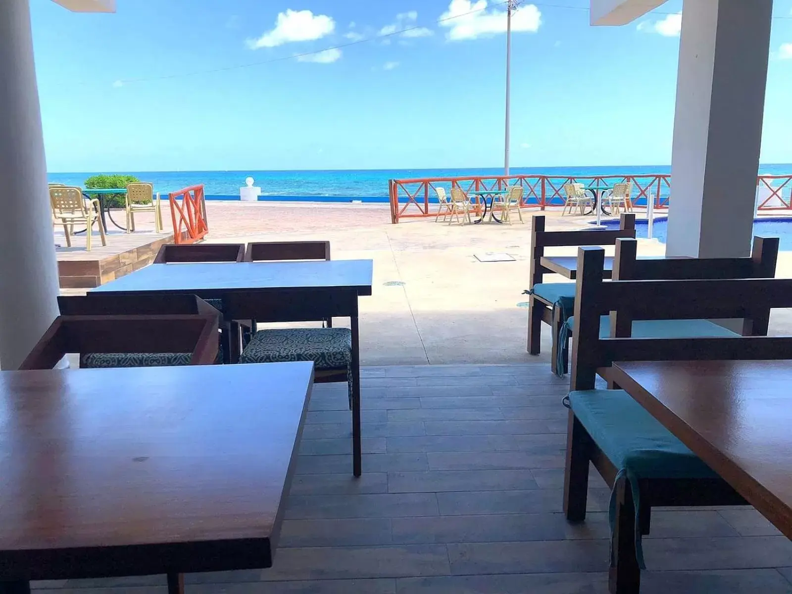 Restaurant/Places to Eat in Ocean Drive Hotel