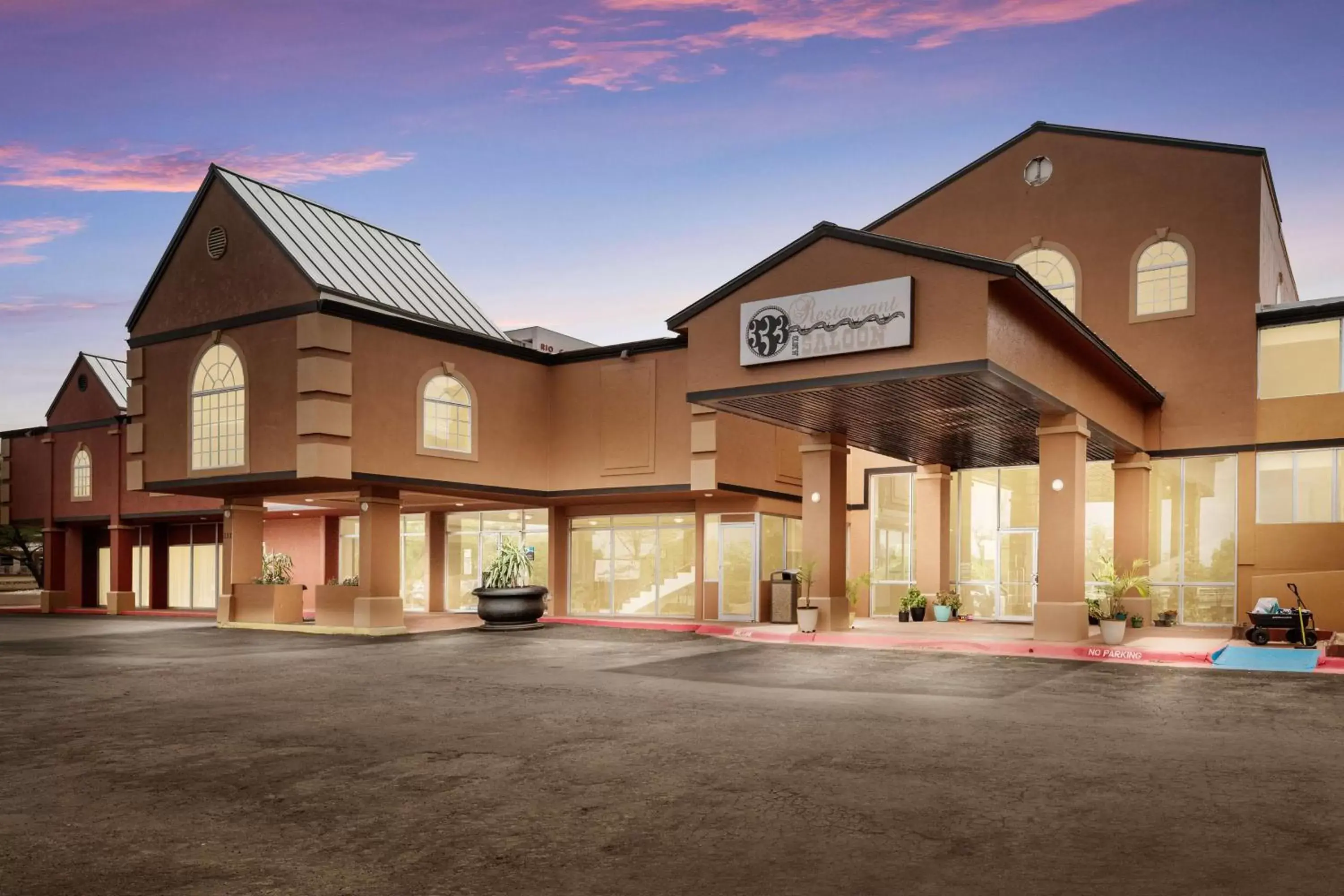 Property Building in Pearl on the Concho SureStay Collection by Best Western