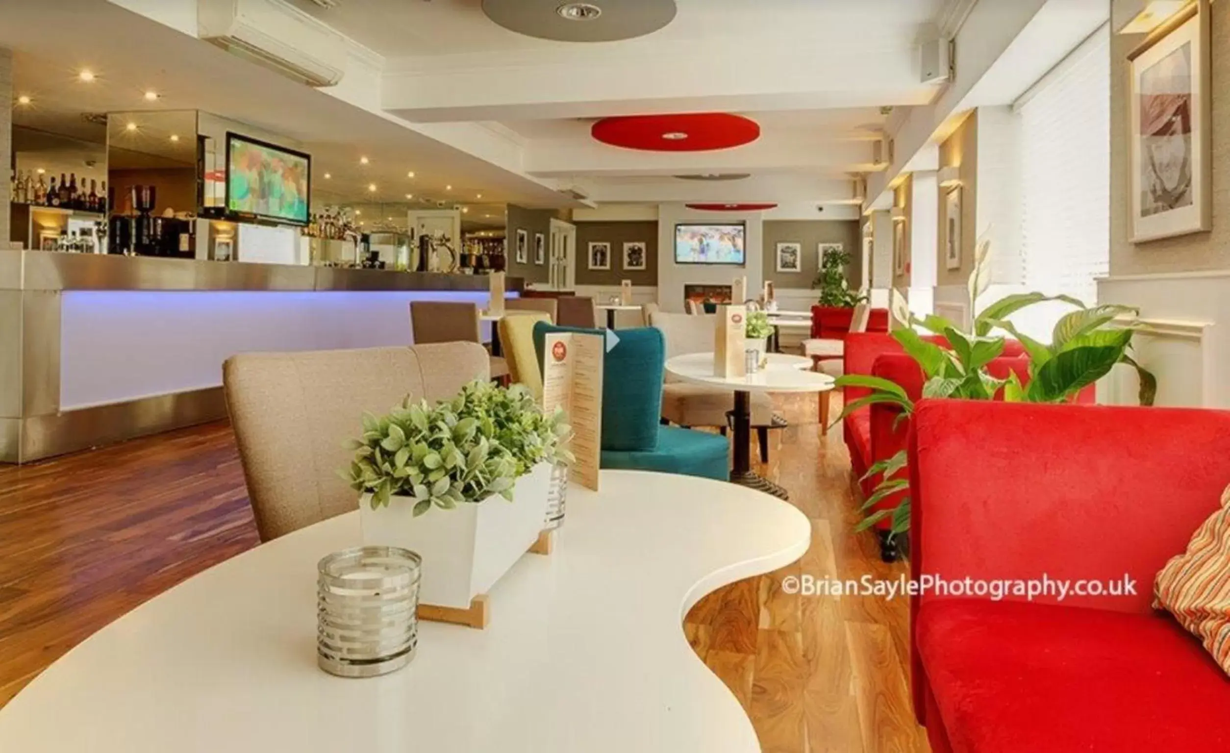 Lounge or bar, Restaurant/Places to Eat in The Park Hotel