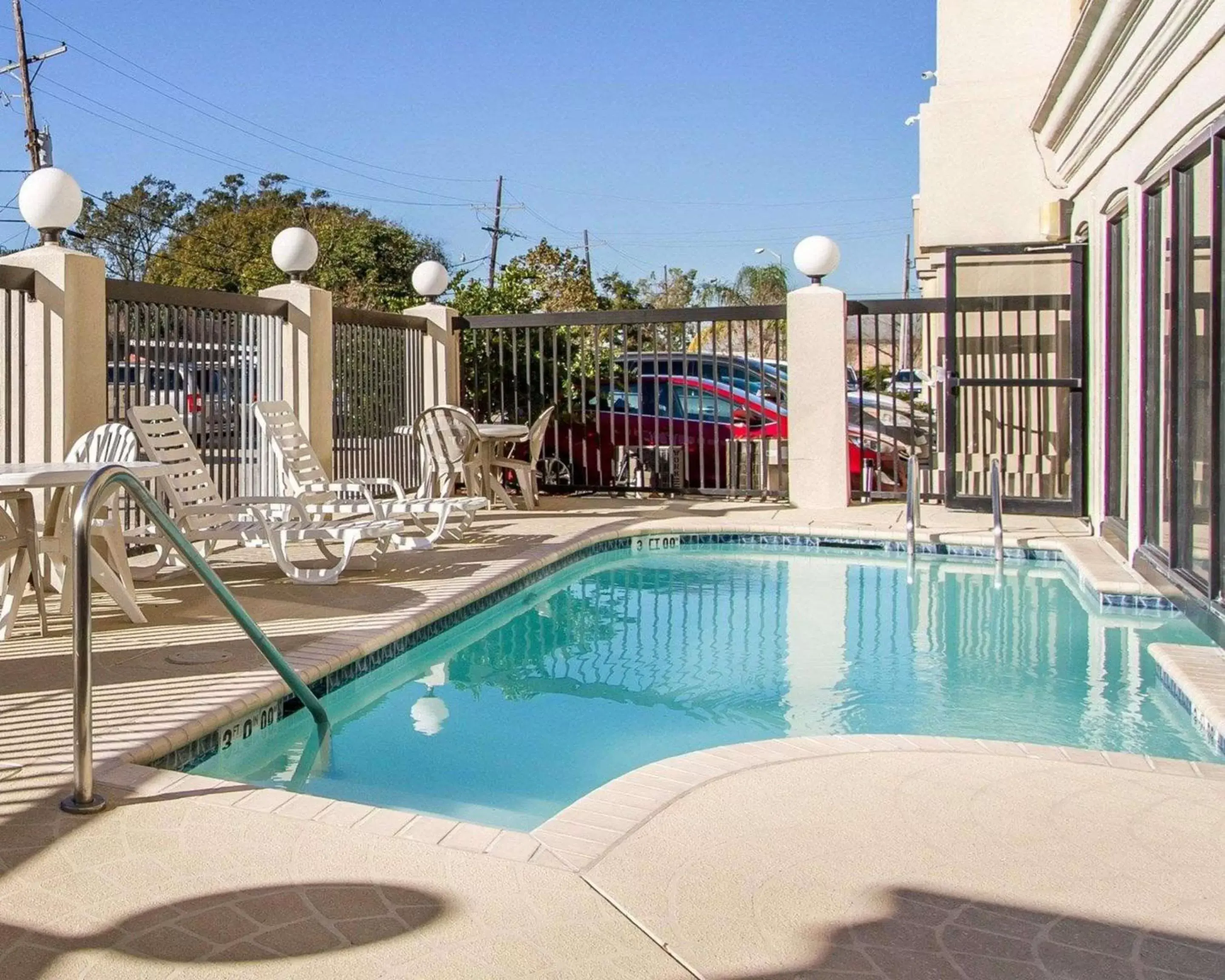 On site, Swimming Pool in Comfort Suites Kenner