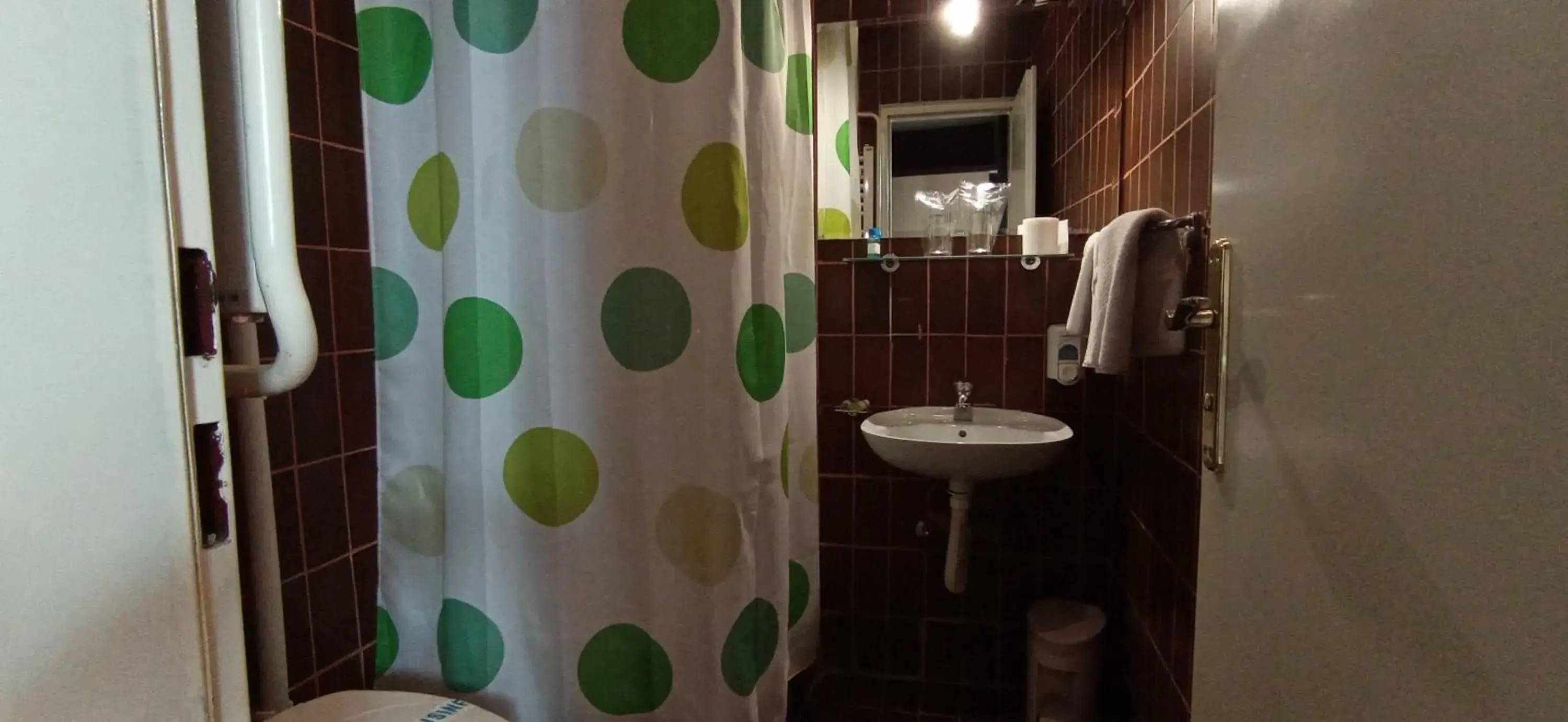 Shower, Bathroom in Hotel Vojvodina