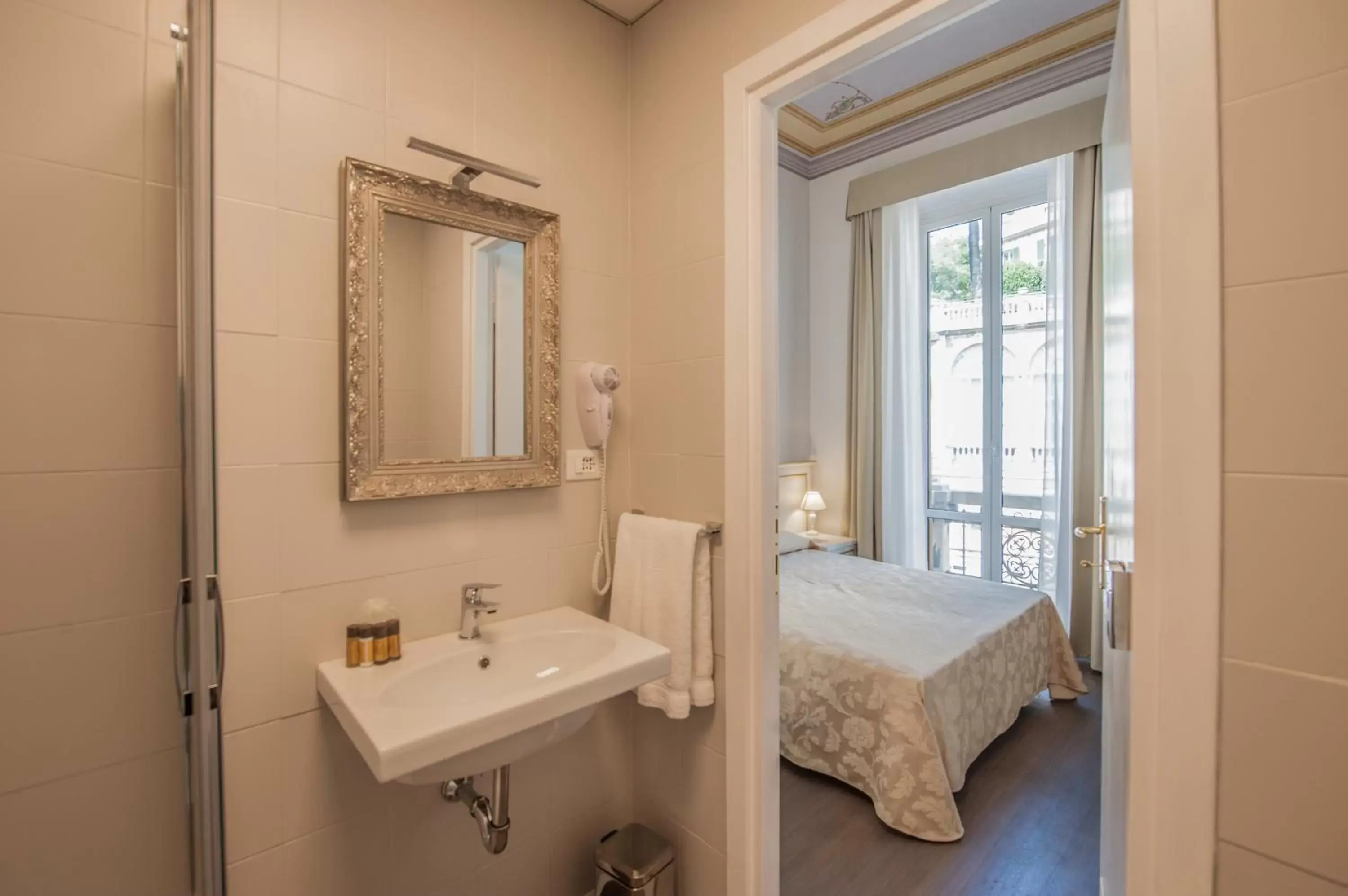Bathroom in Hotel Genova Liberty