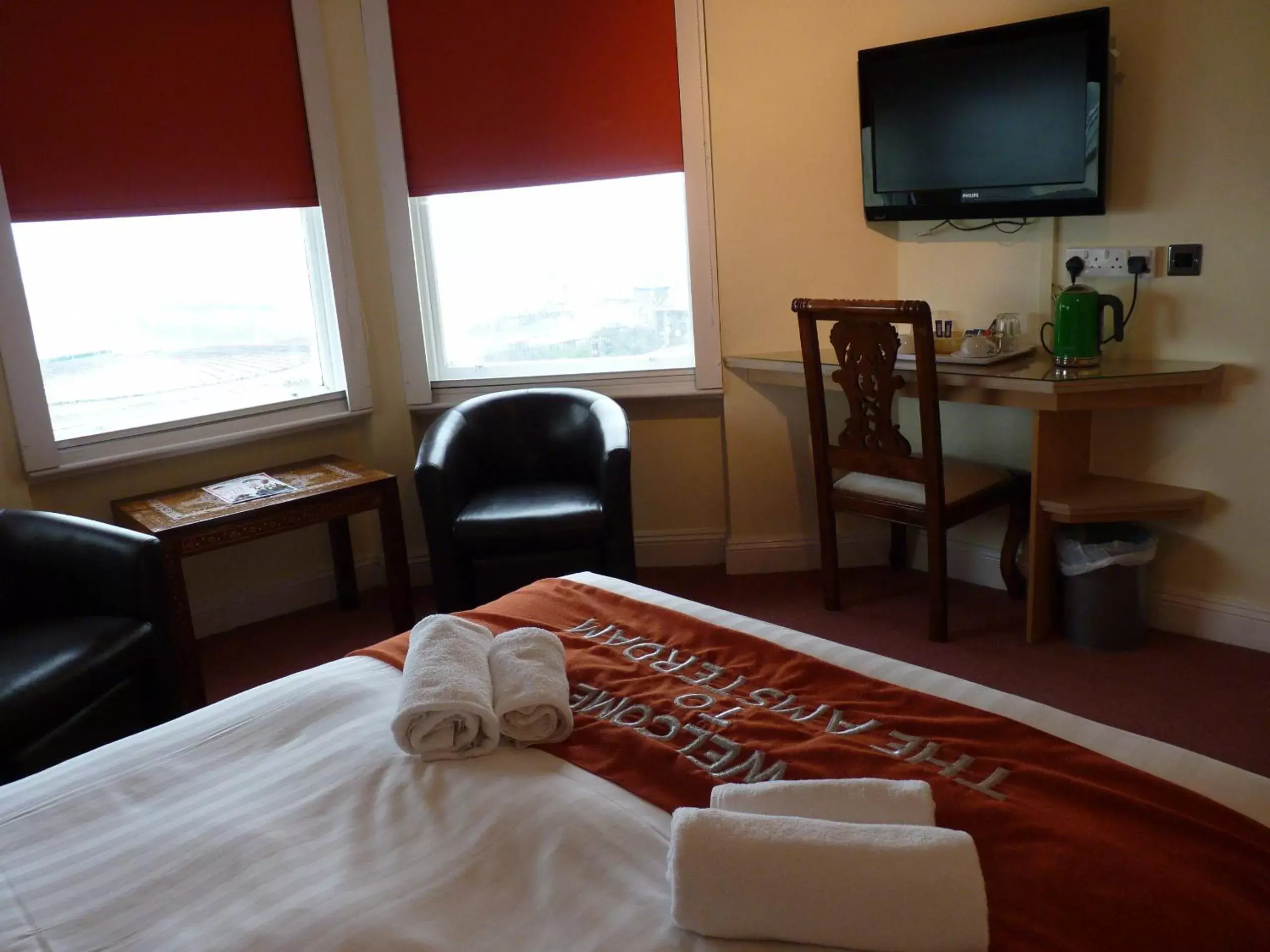 Bedroom, TV/Entertainment Center in Amsterdam Hotel Brighton Seafront