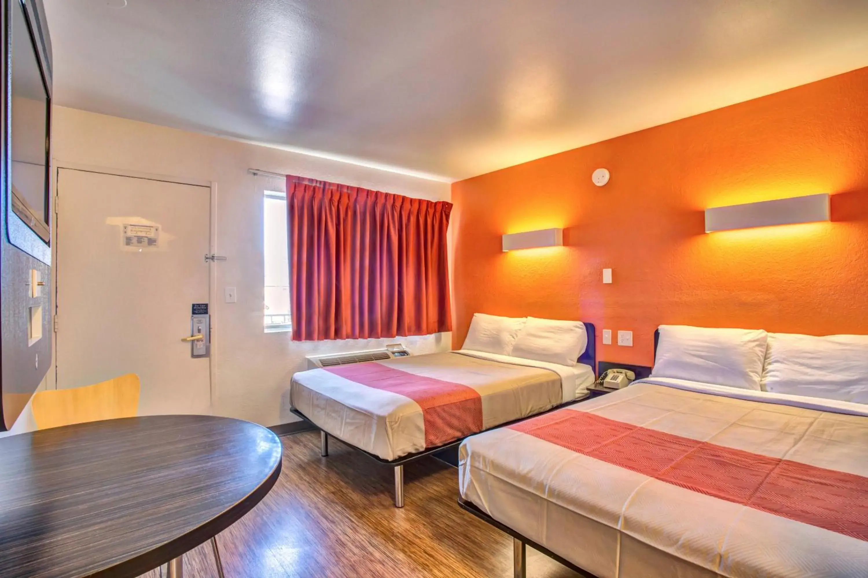 Bedroom, Bed in Motel 6-Murfreesboro, TN