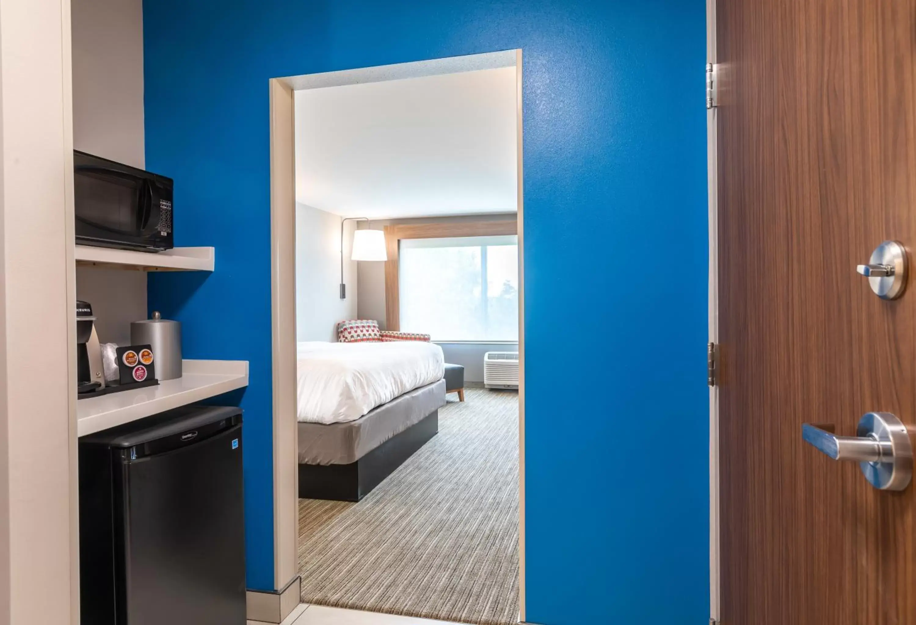 Photo of the whole room, Bed in Holiday Inn Express & Suites Greenville S - Piedmont, an IHG Hotel