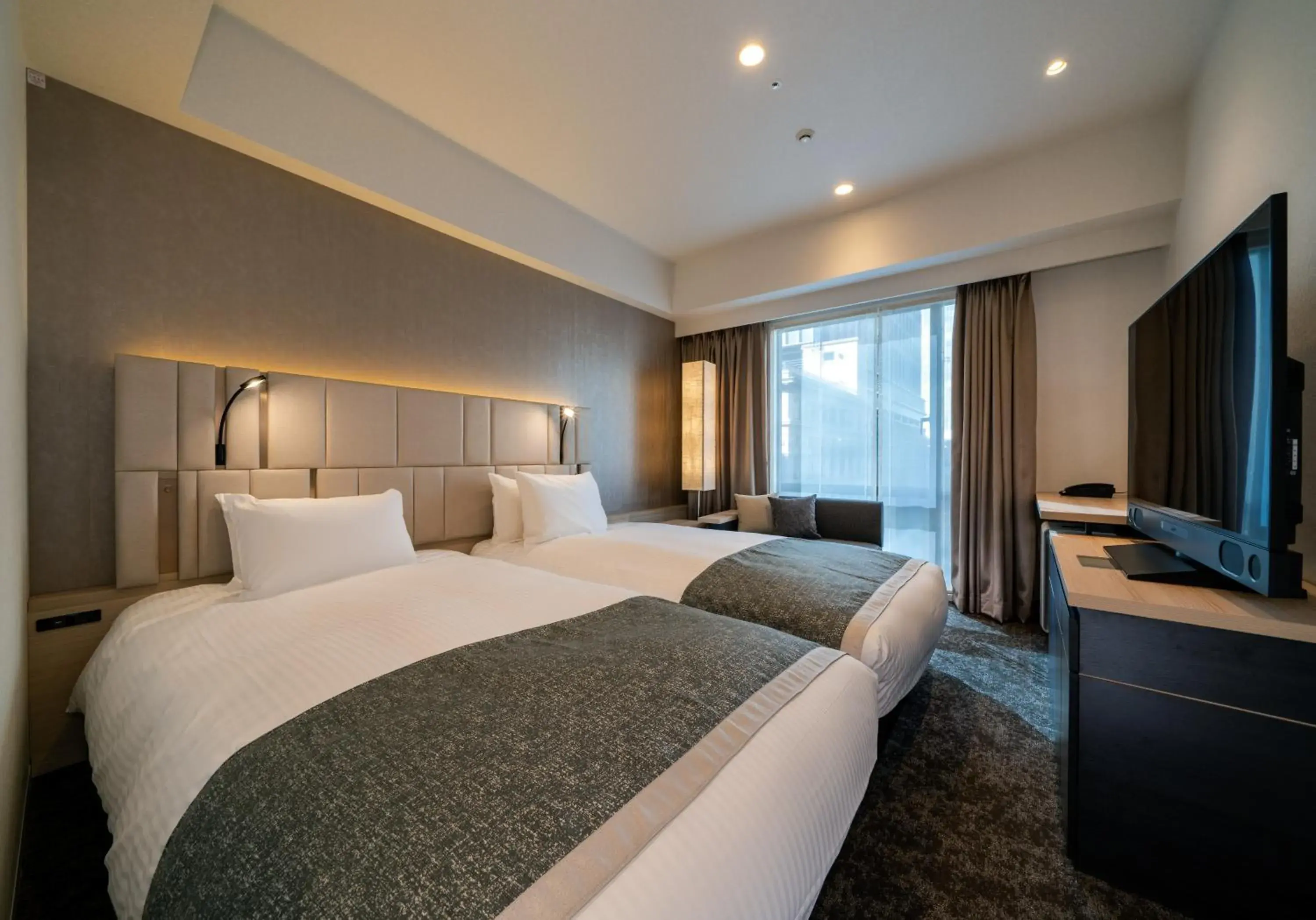 Bedroom, Bed in Daiwa Roynet Hotel Tokyo Kyobashi PREMIER