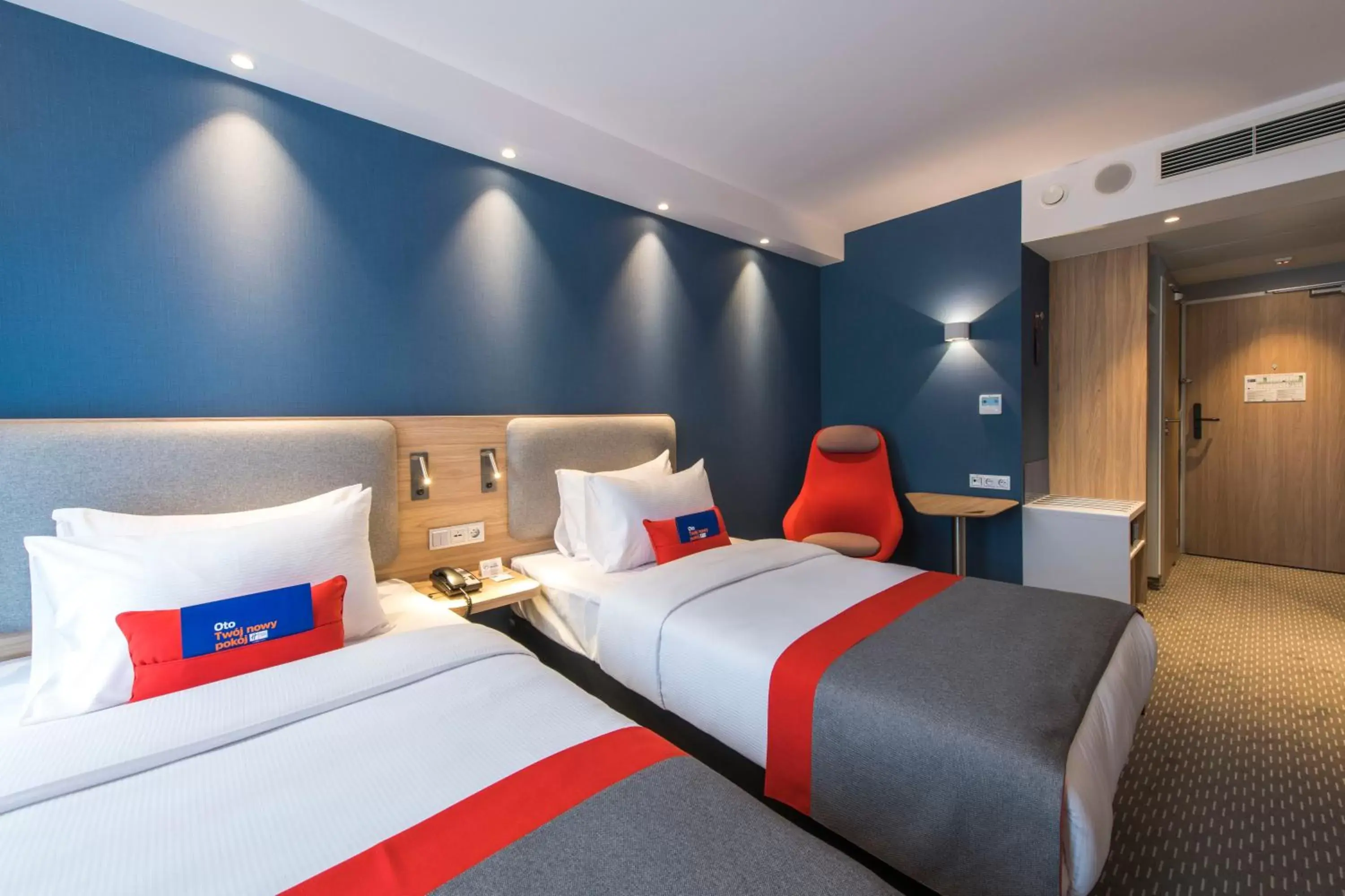 Photo of the whole room, Bed in Holiday Inn Express Warsaw - Mokotow, an IHG Hotel