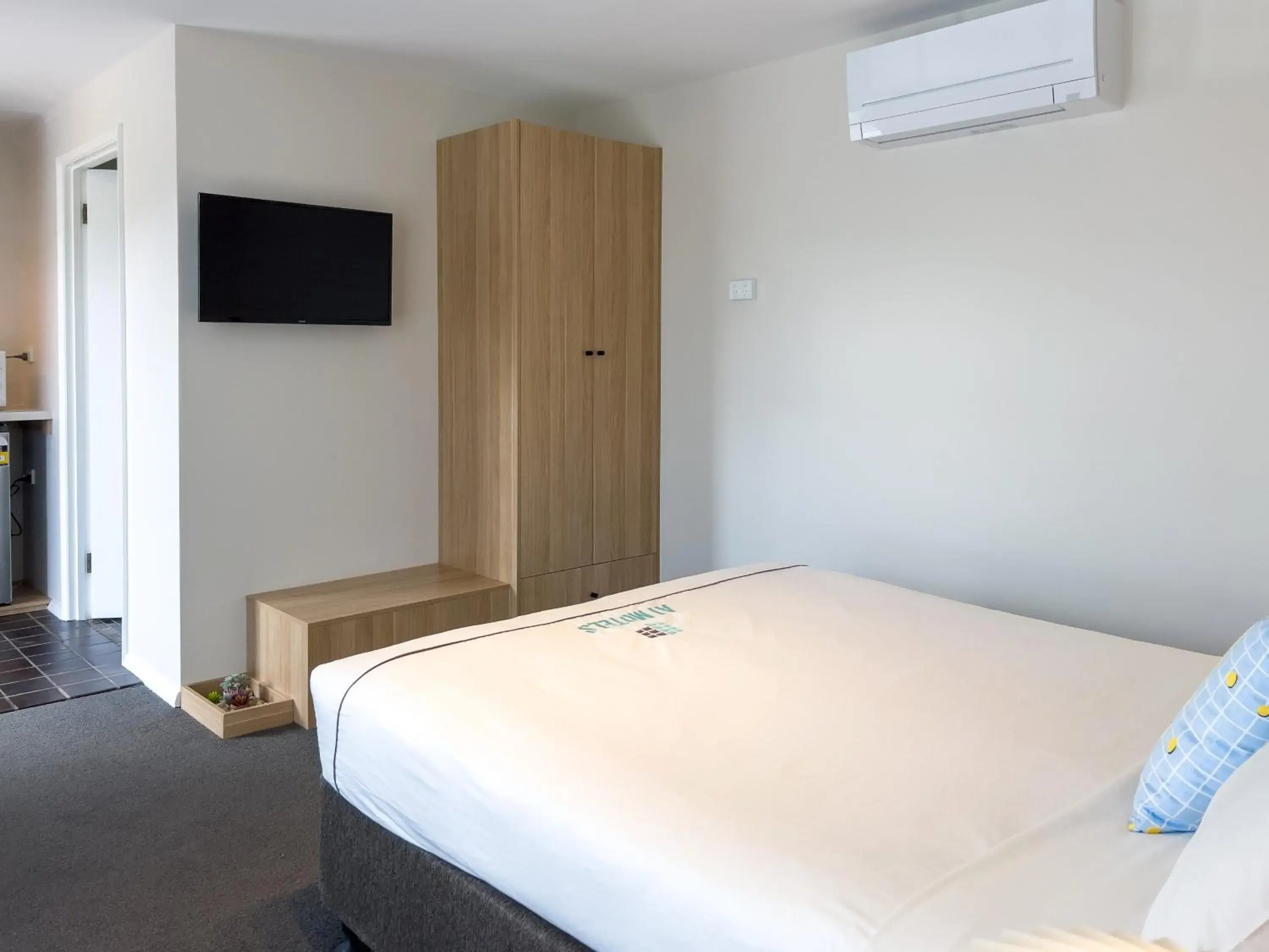 Bedroom, Bed in A1 Motels and Apartments Port Fairy