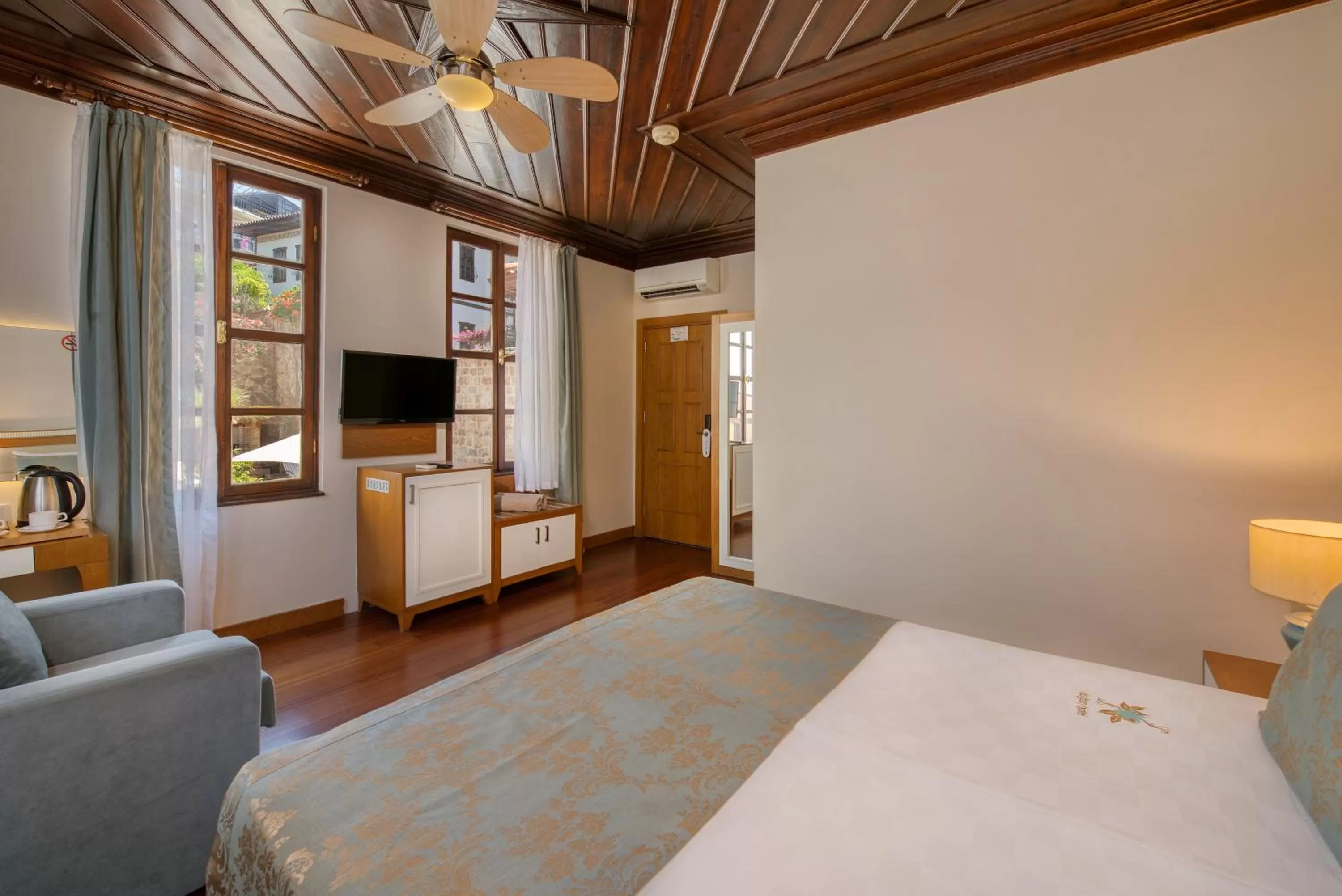 TV and multimedia, Bed in Dogan Hotel