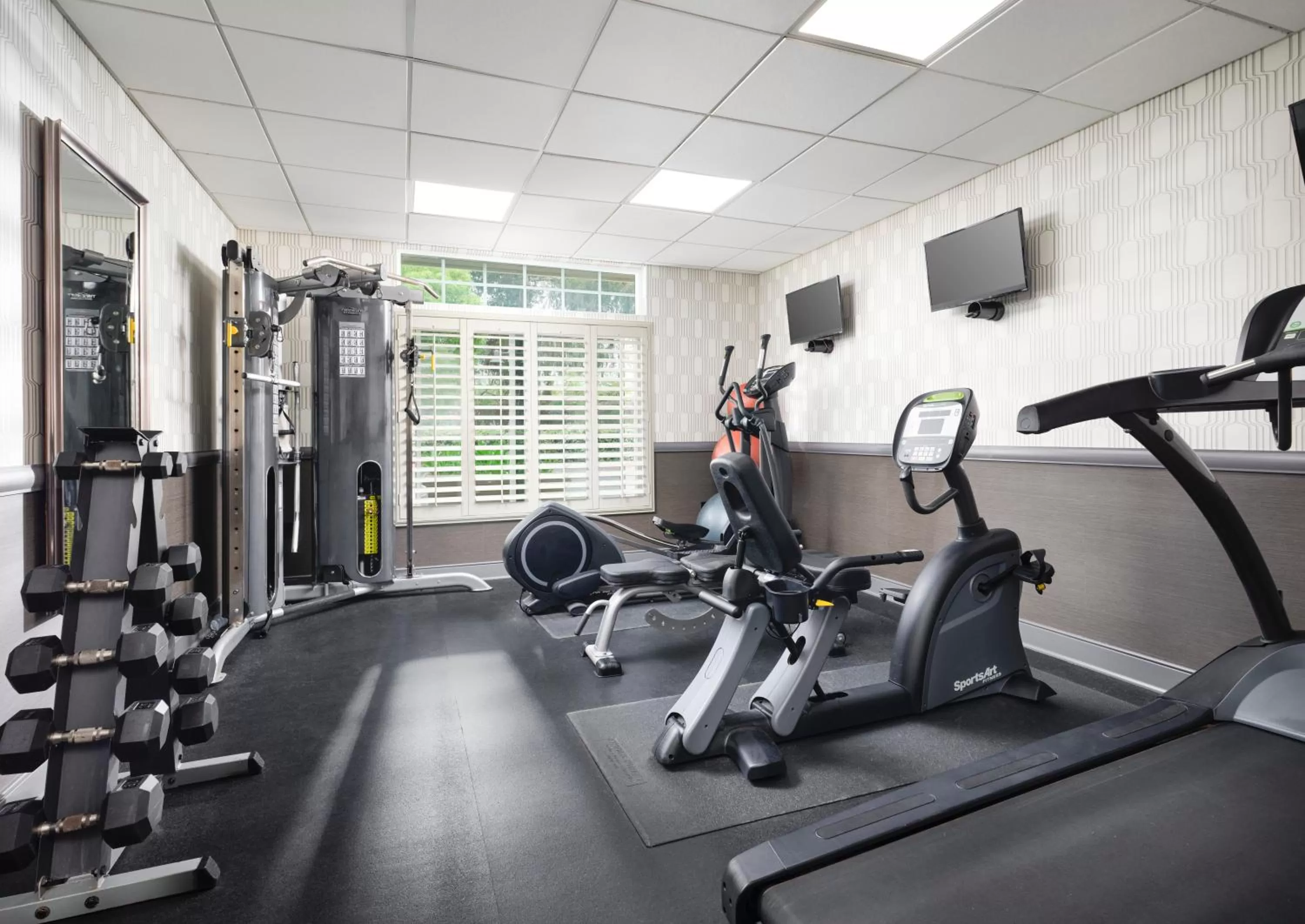Fitness centre/facilities in West Inn & Suites