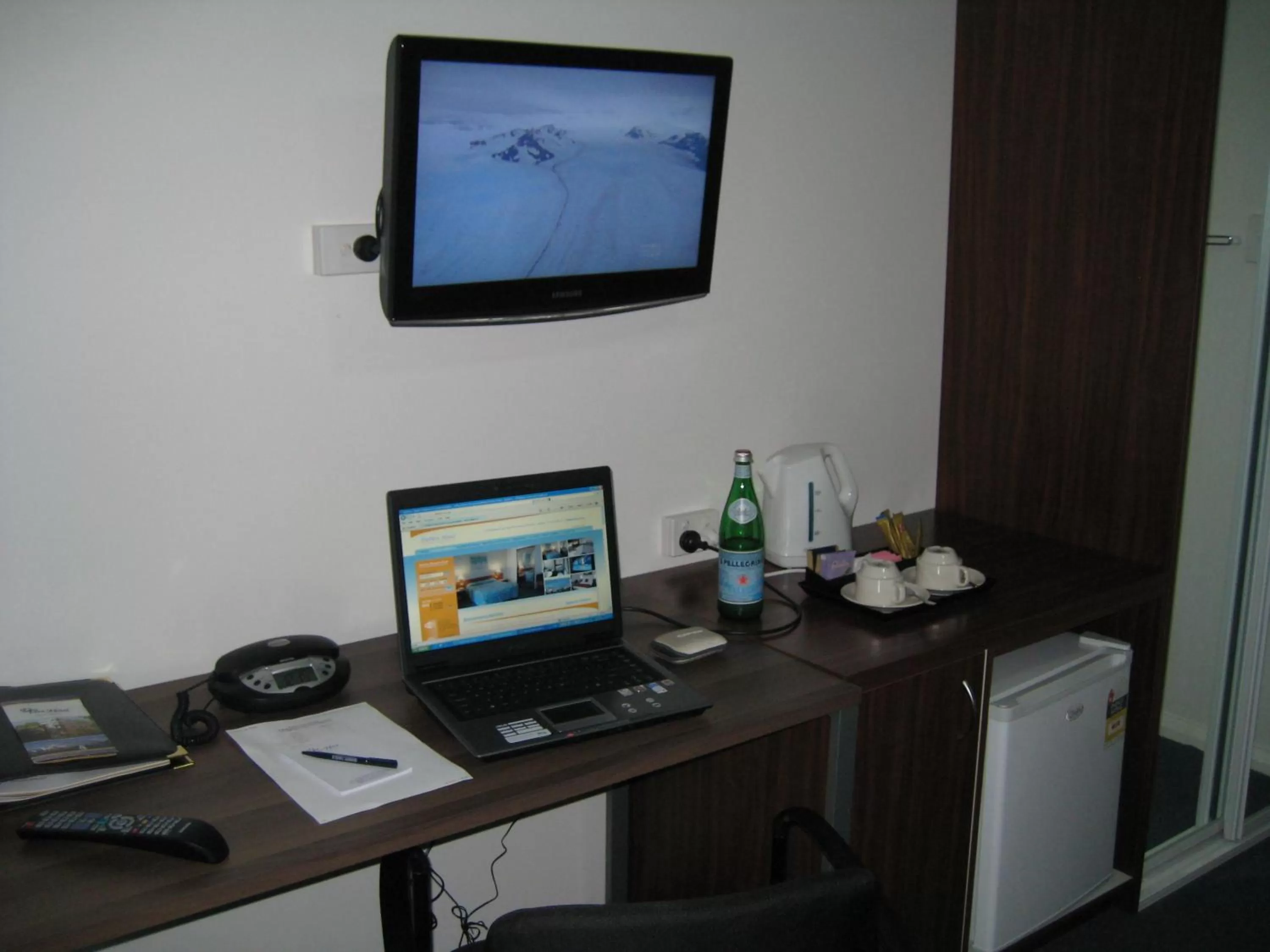 Coffee/tea facilities in Devere Hotel