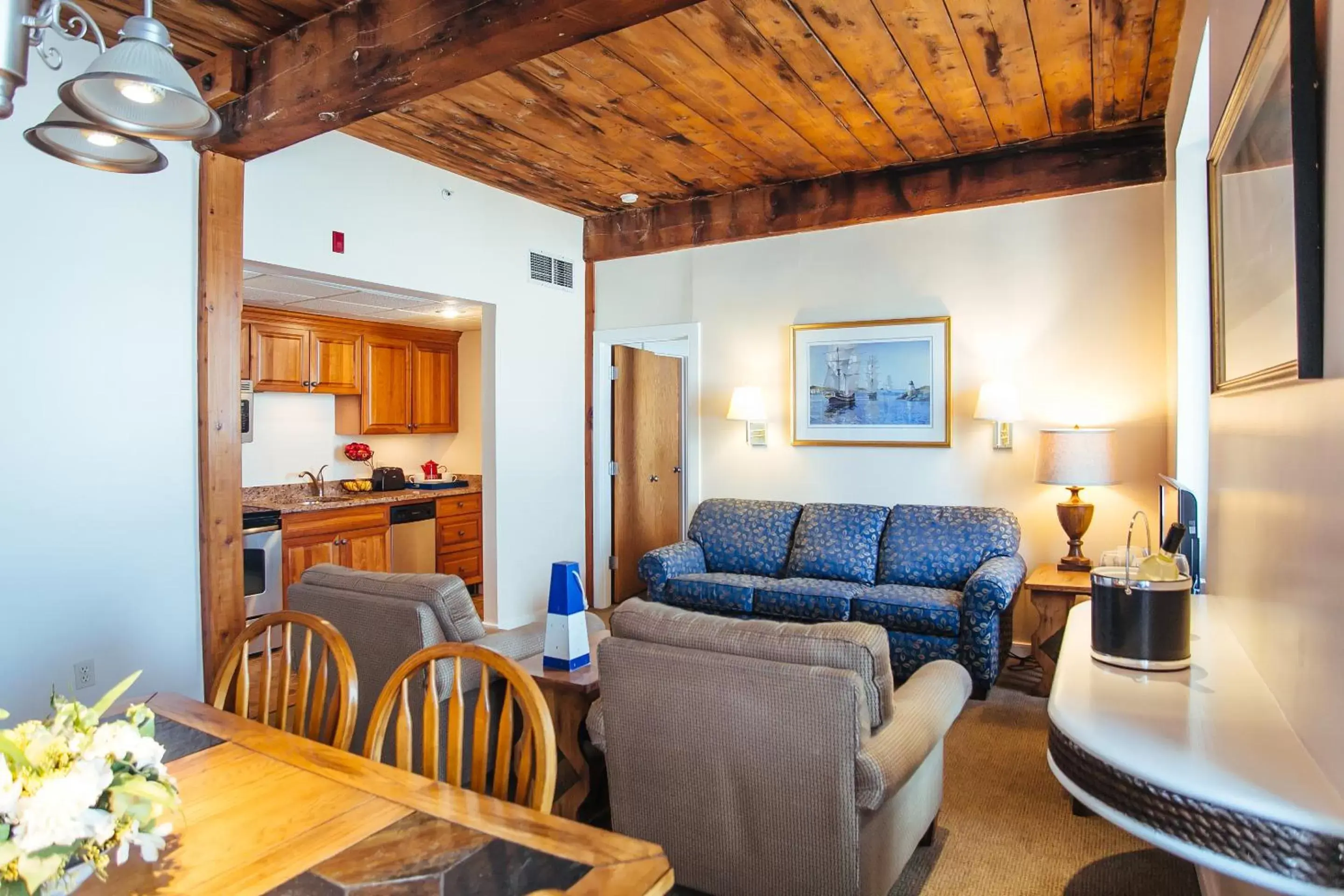 Living room in Newport Bay Club and Hotel Living room in Newport Bay Club and Hotel