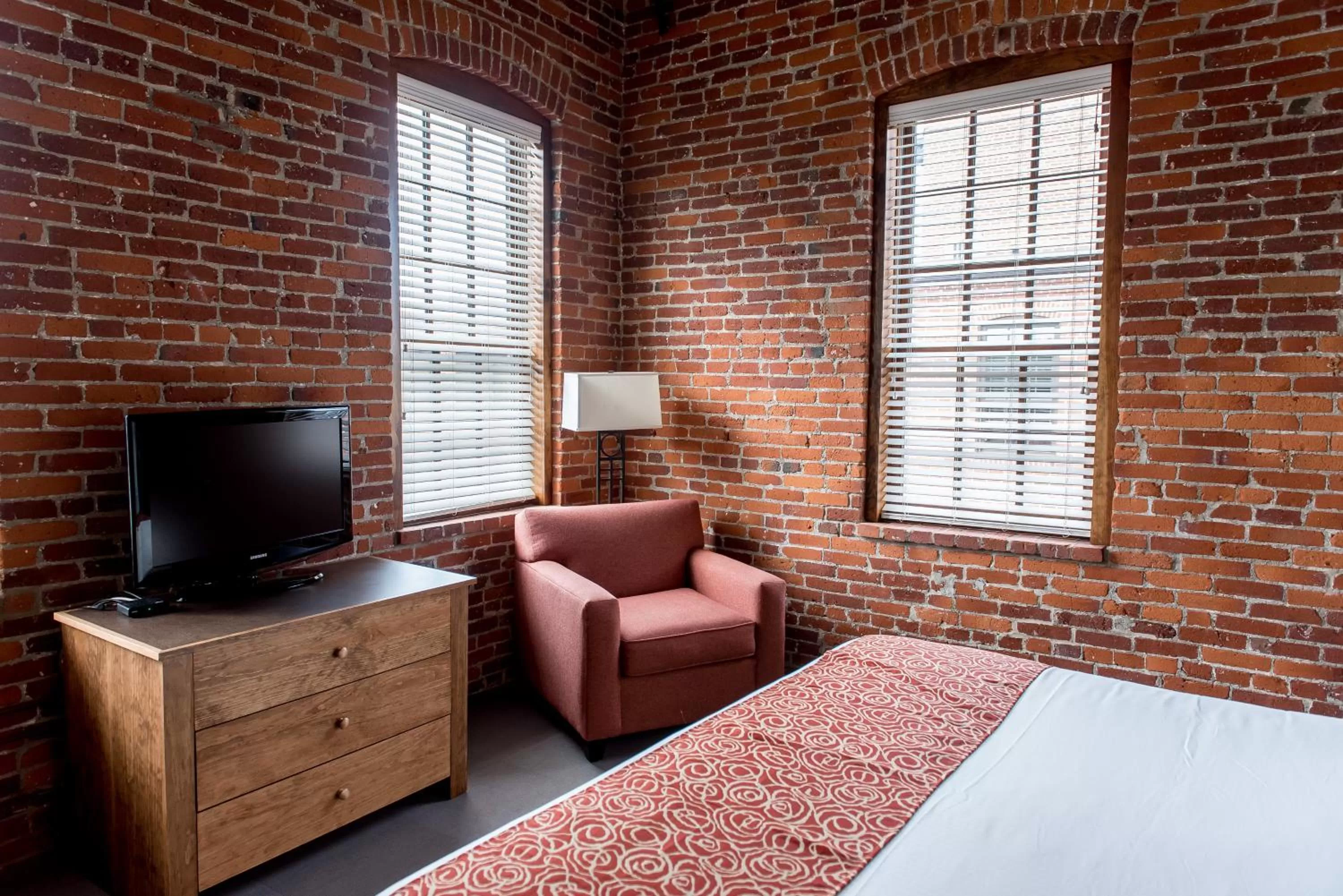 TV and multimedia, Bed in Cork Factory Hotel