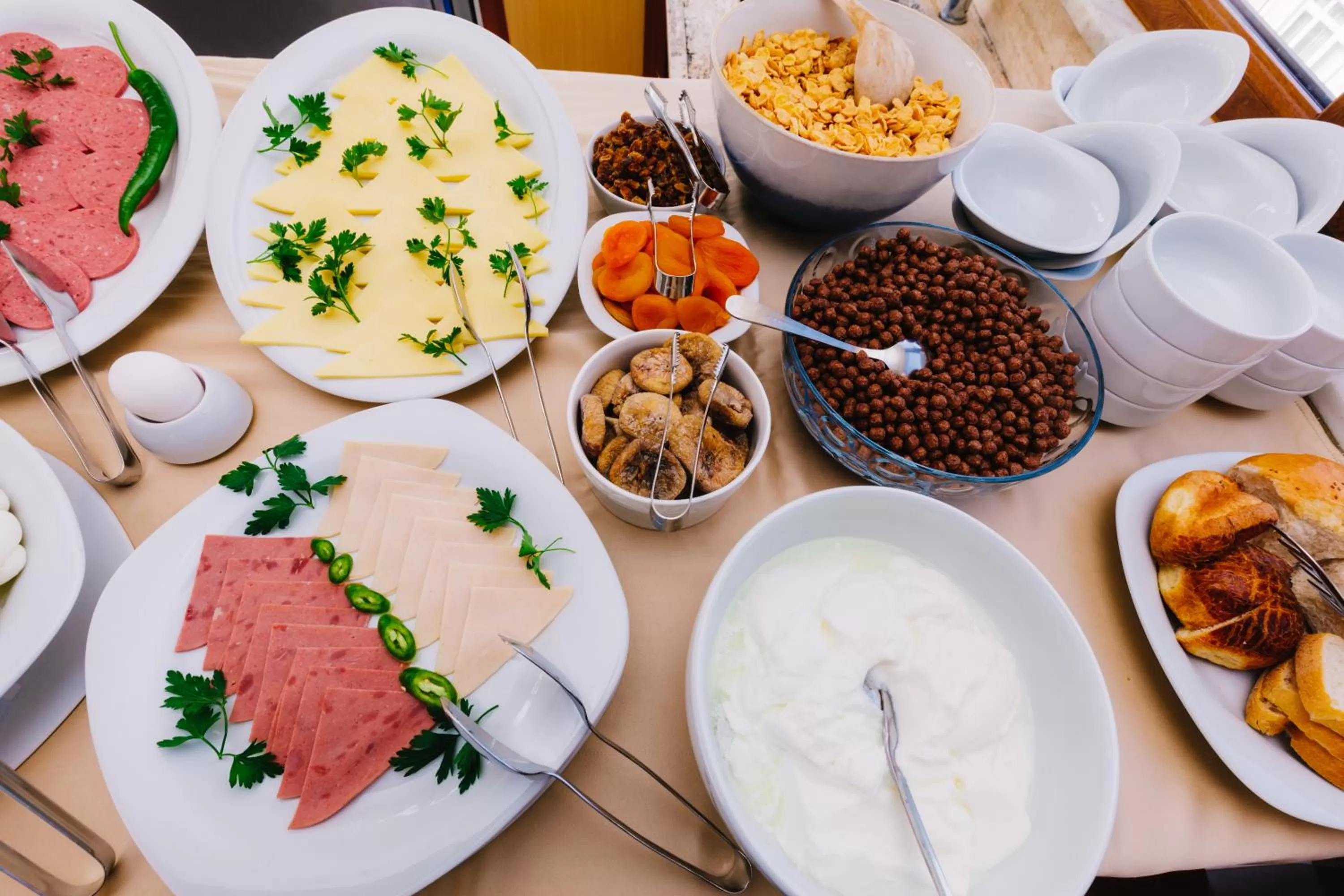 Library in Hotel Saba