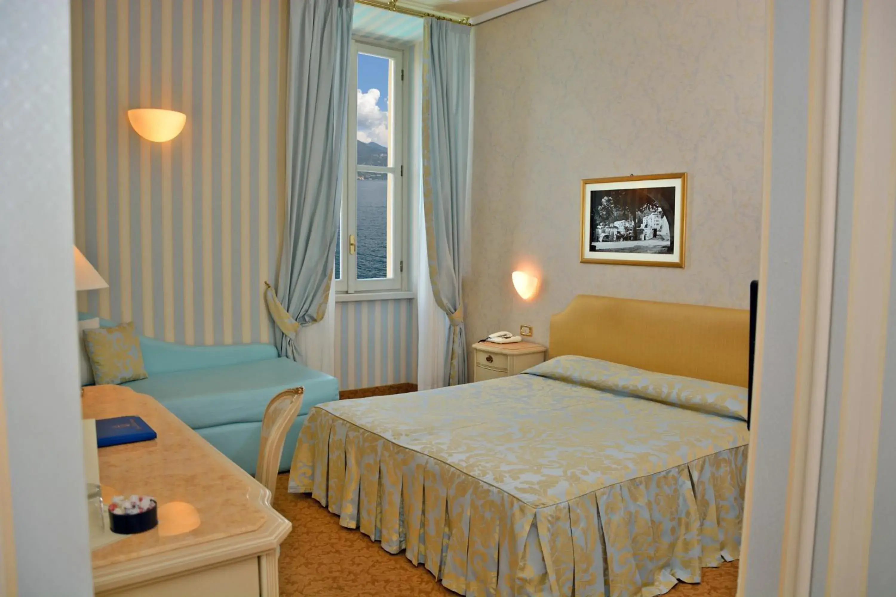 Bed in Grand Hotel Menaggio