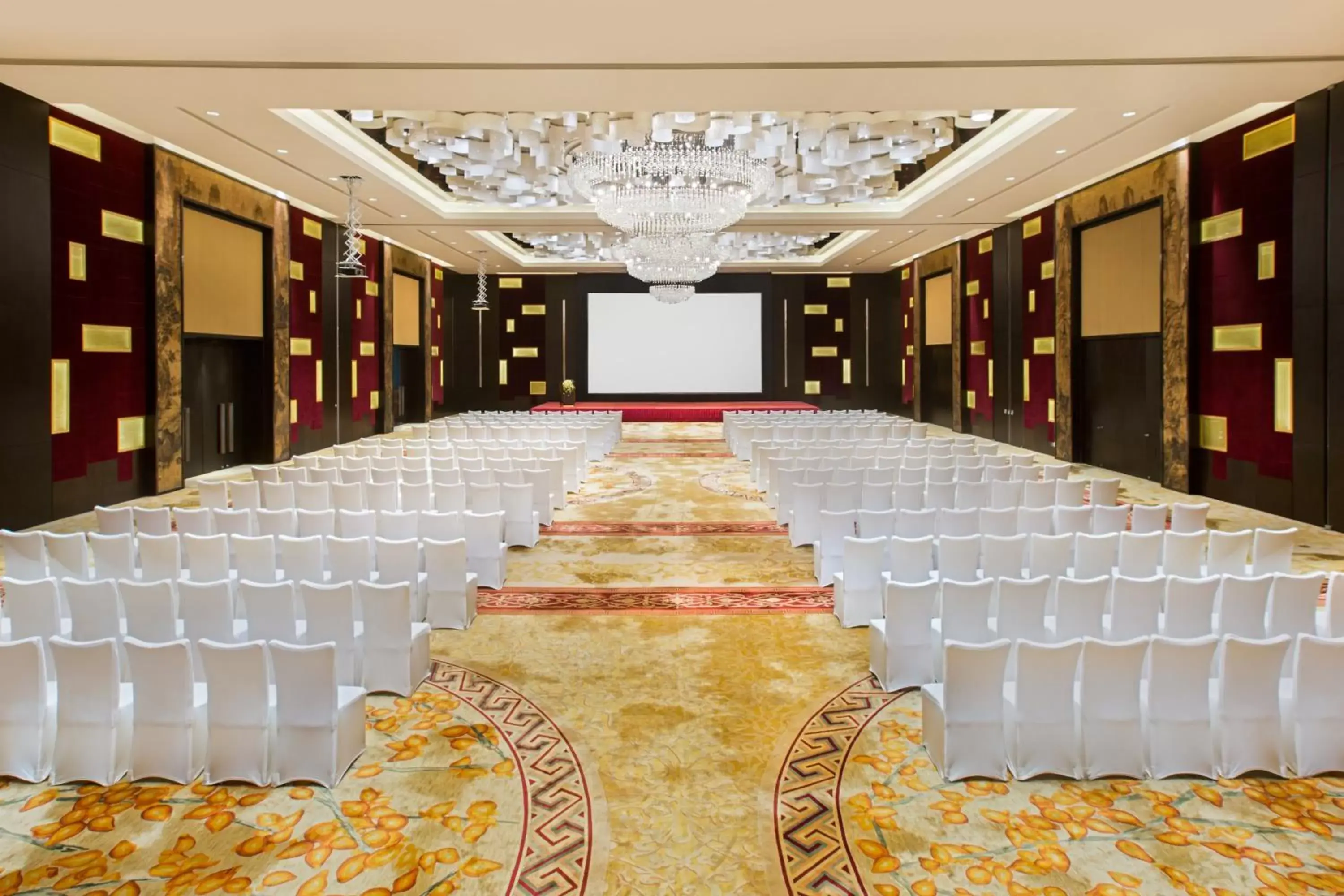Banquet/Function facilities, Banquet Facilities in Crowne Plaza Guangzhou Huadu, an IHG Hotel