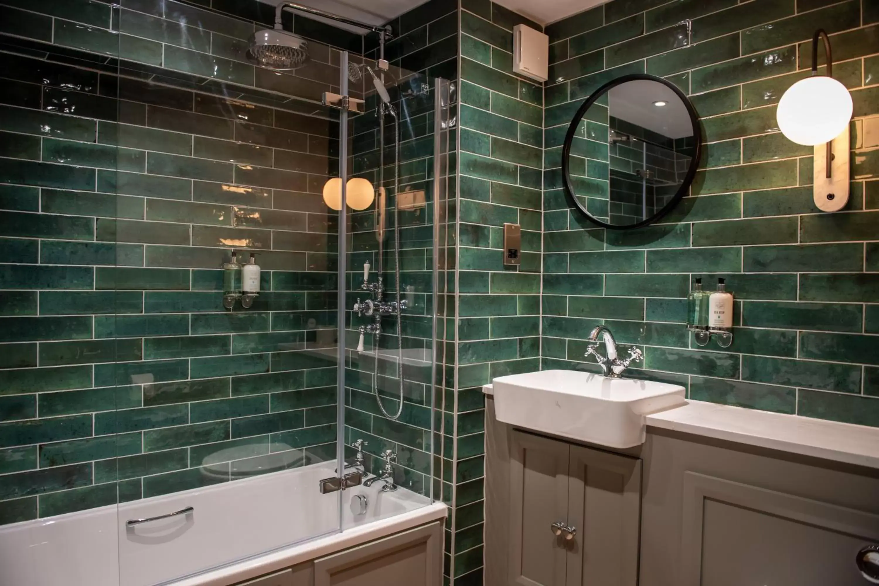 Bathroom in The Red Lion Inn by Chef & Brewer Collection